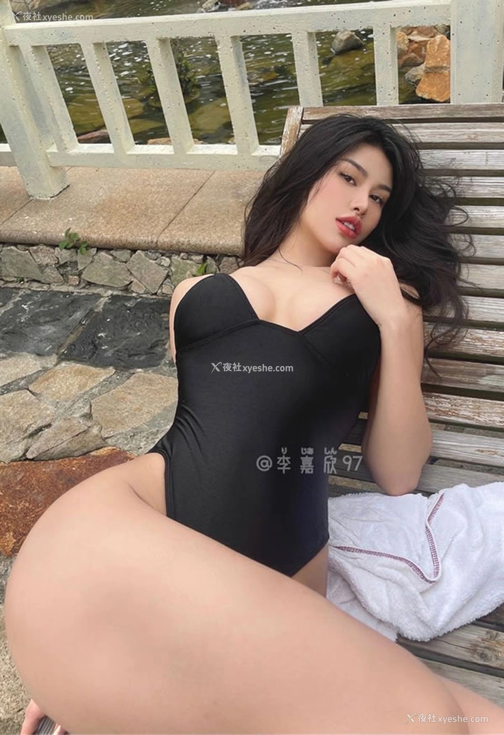 1P - 性感网红李嘉欣微密圈付费写真大秀好身材