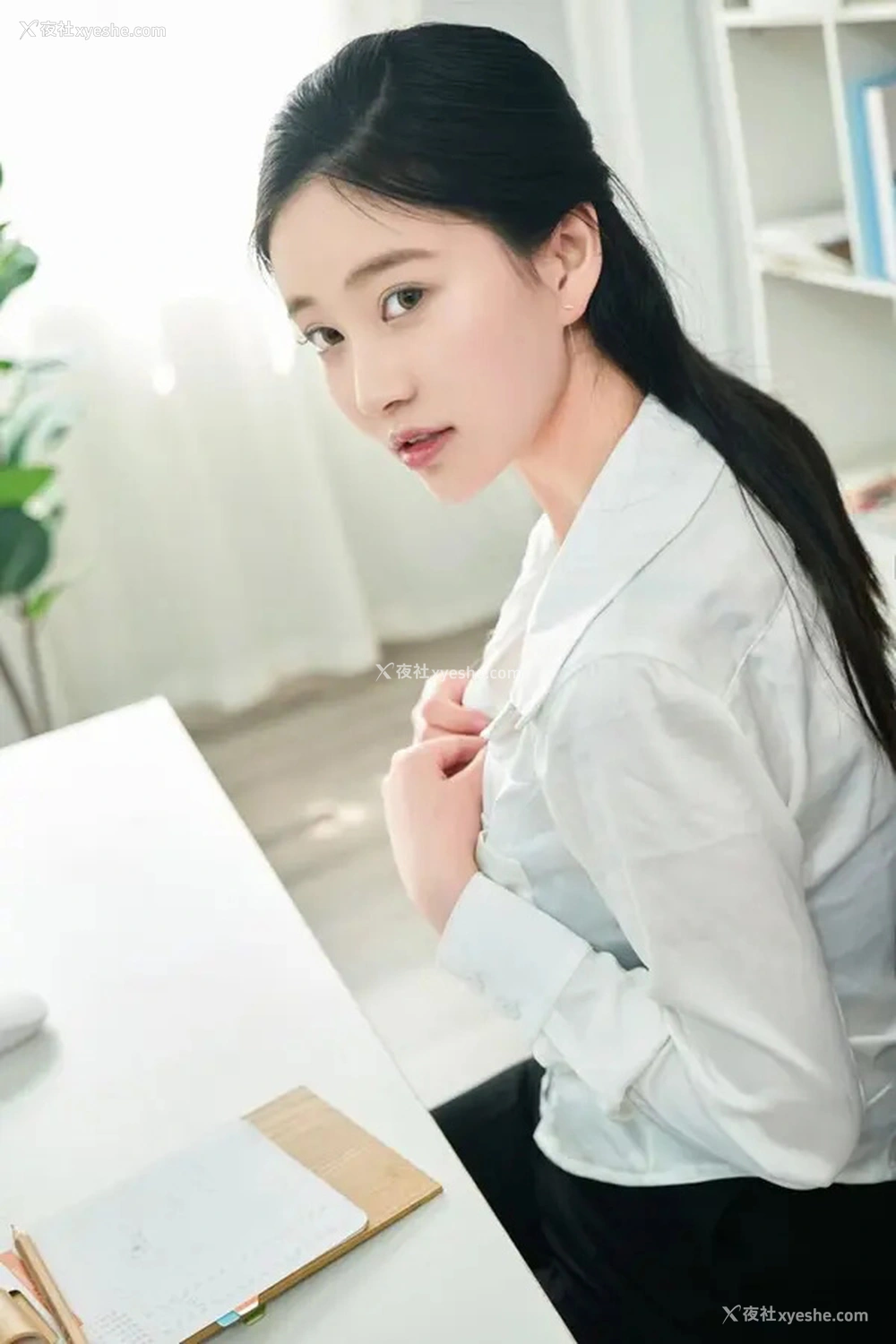 1P - 极品女神年年 实习秘书无圣光唯美图集
