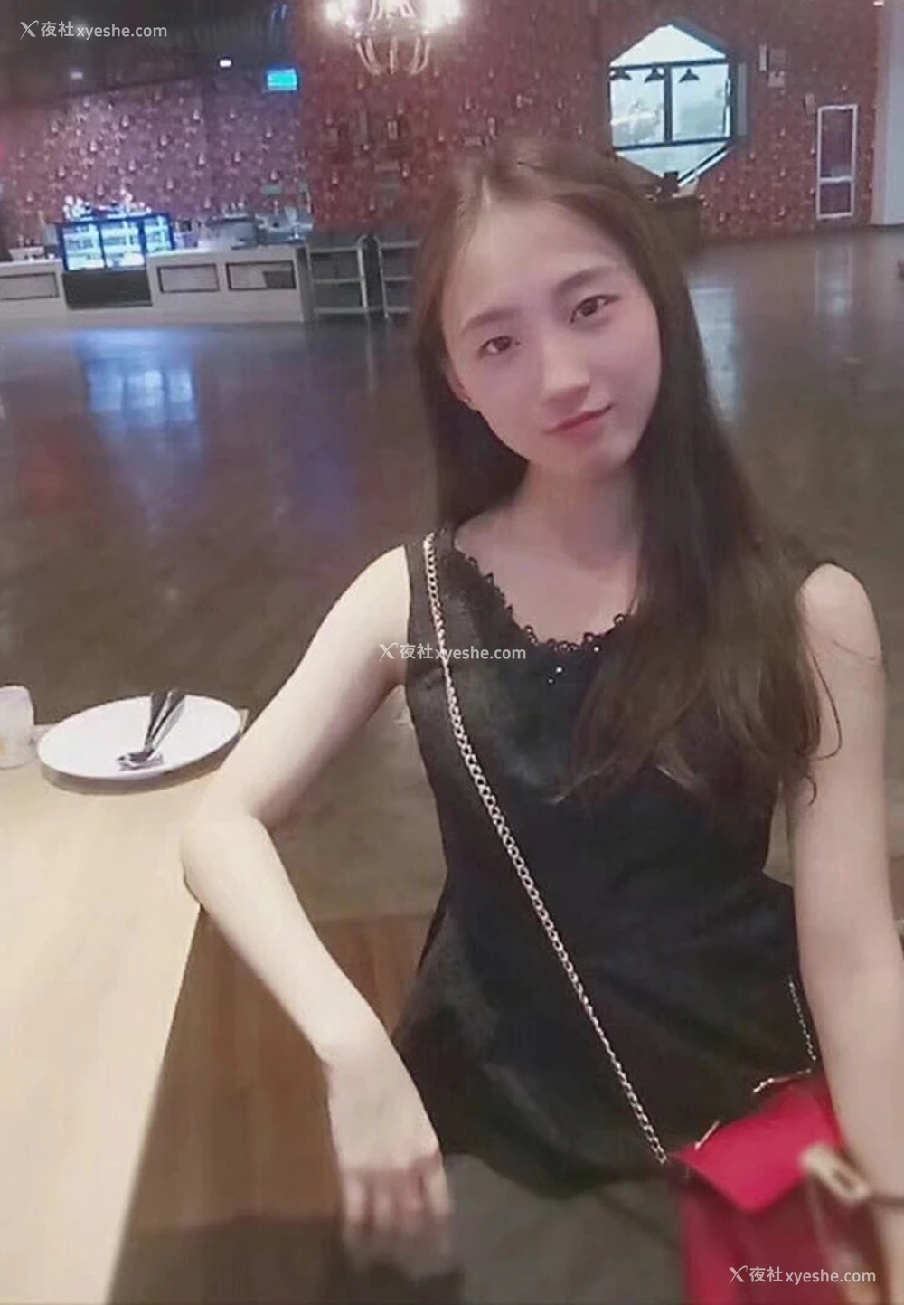 1P - 大学清纯妹子尺度私拍不雅视图合集