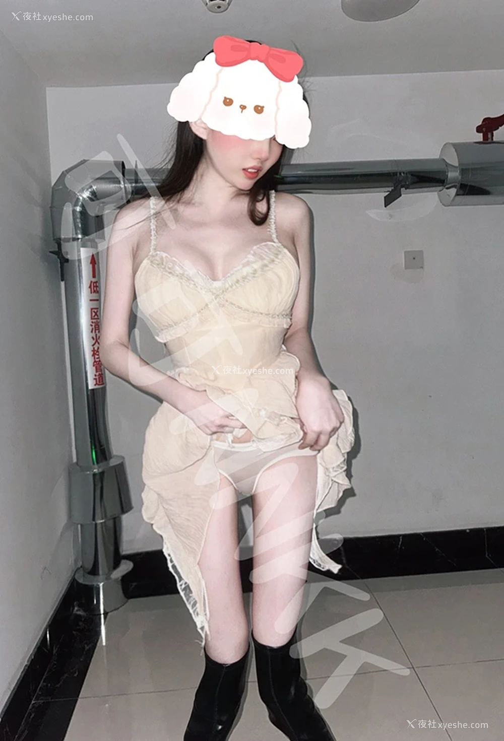 1P - 高校教师反差婊@牛奶可可 尺度私拍视图合集
