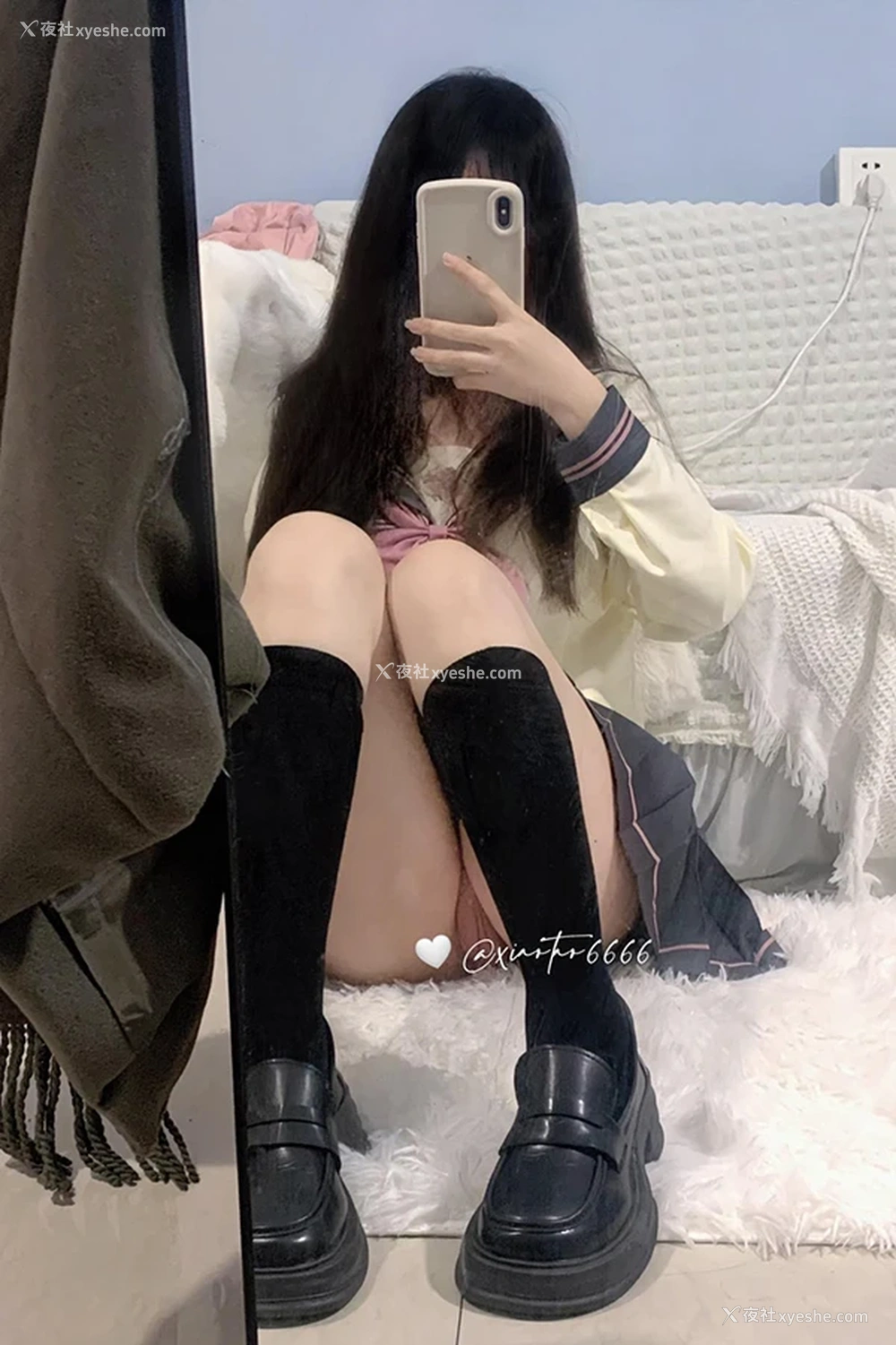 1P - 推特美女小桃@xiaotao6666私拍尺度人体图集
