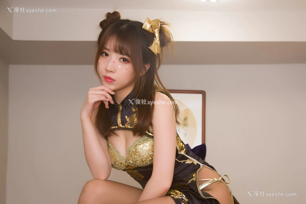 1P - 小巫女露娜 – 金丝旗袍