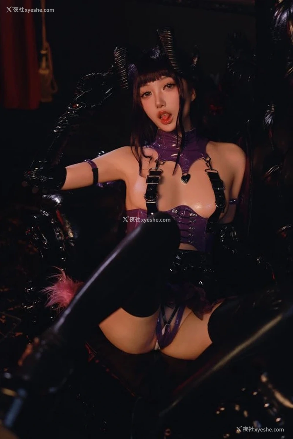 1P - 魔法少女瓦尔基里的居家尺度私拍人体图集