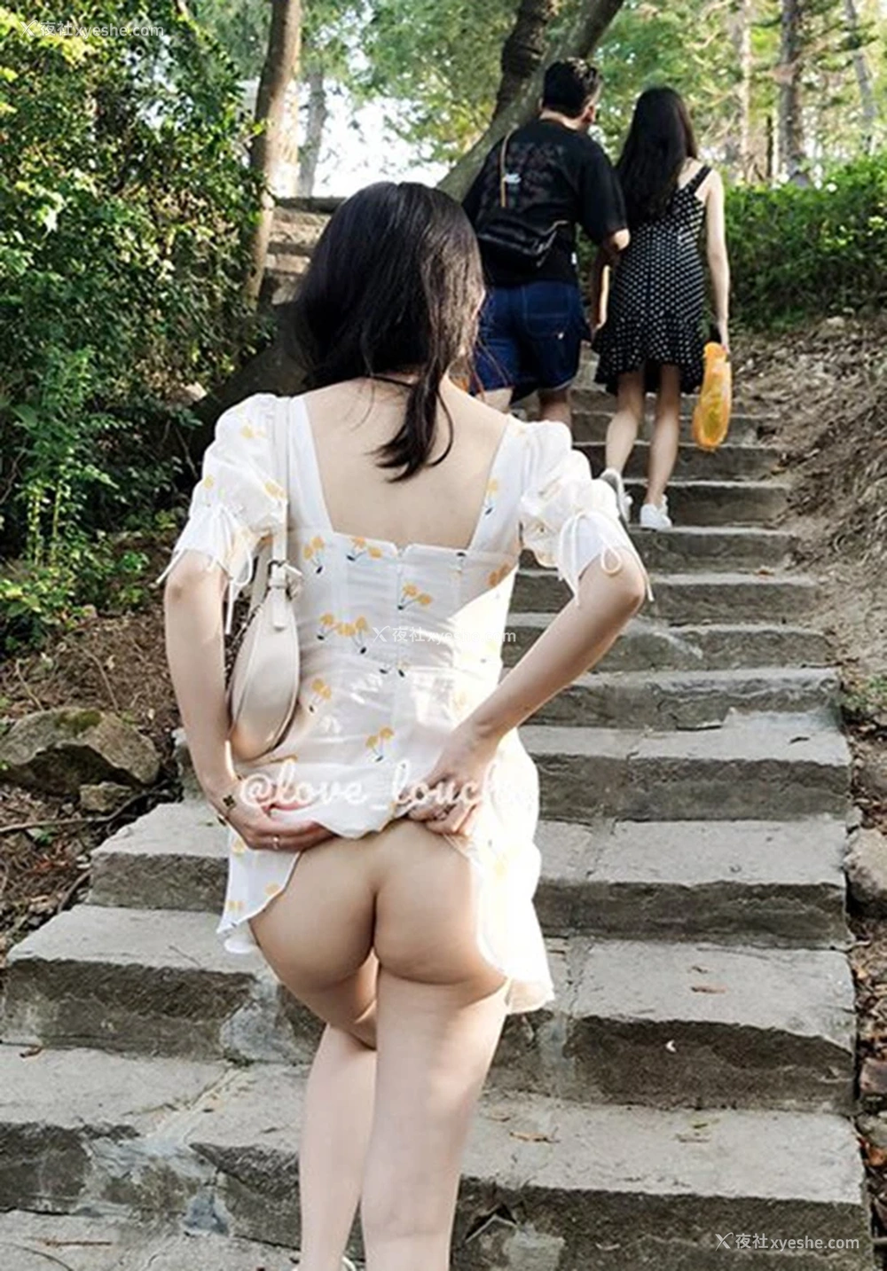 1P - 露出系反差人妻@露小爱 尺度私拍视图合集2