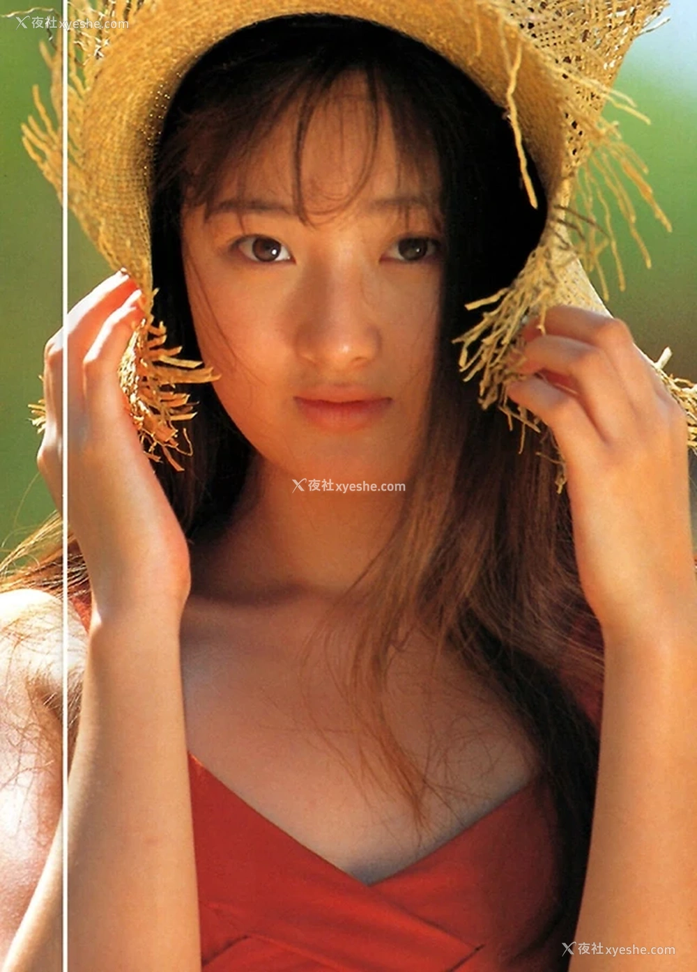 1P - 昔日美女模特青沼知朝的清纯唯美无圣光图集