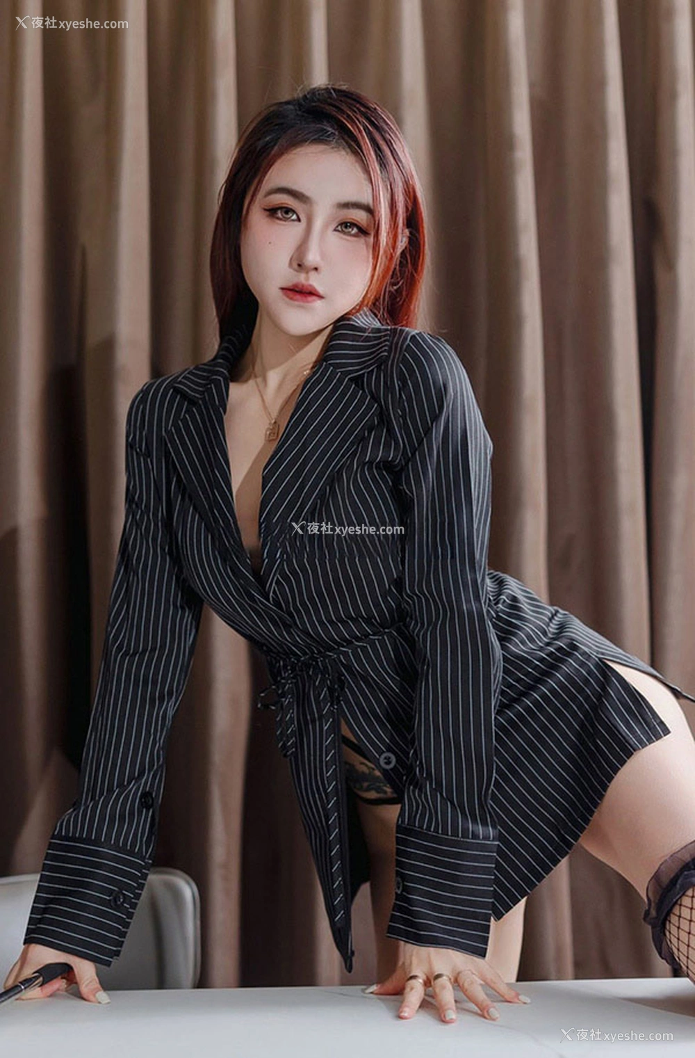 1P - 美女费爵娜 变态女经理下班后无情调教