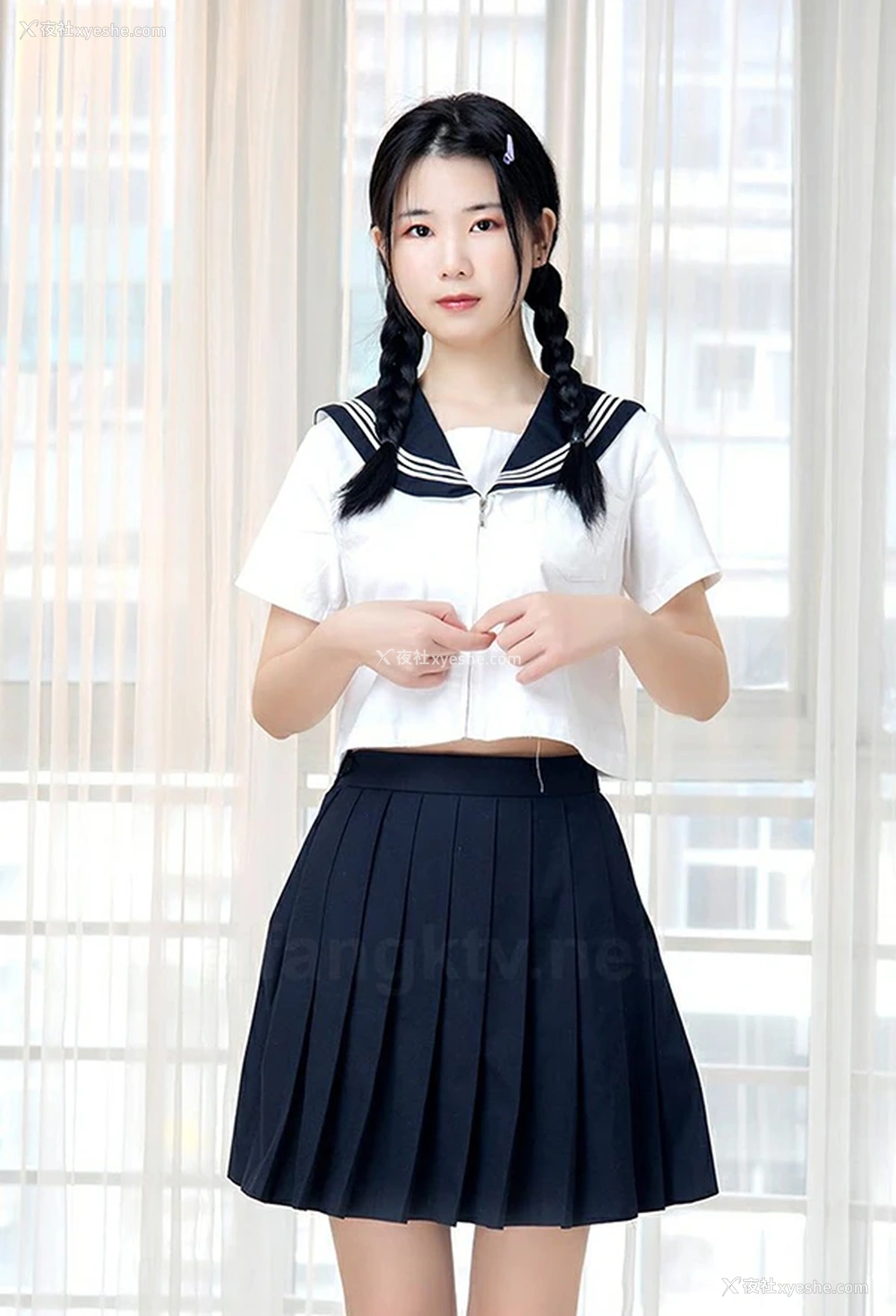 1P - 行色美女莉娅JK黑丝双麻花尺度私拍图集