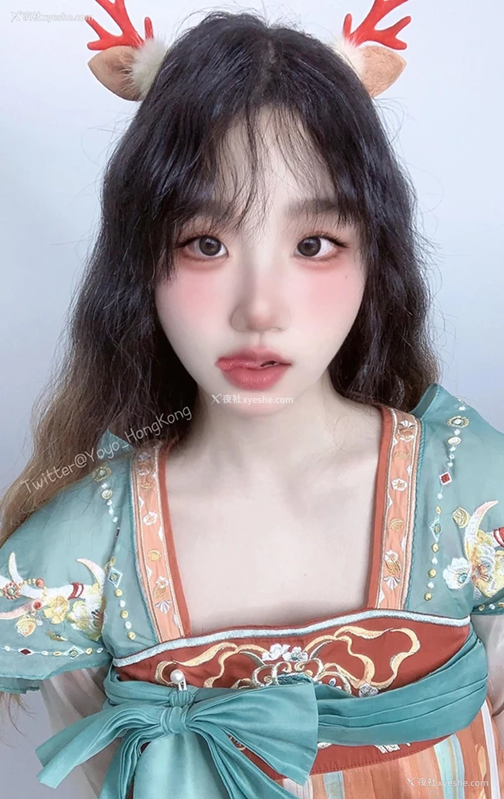 1P - 推特美女Yoyo_HongKong私拍唯美多套装尺度图集