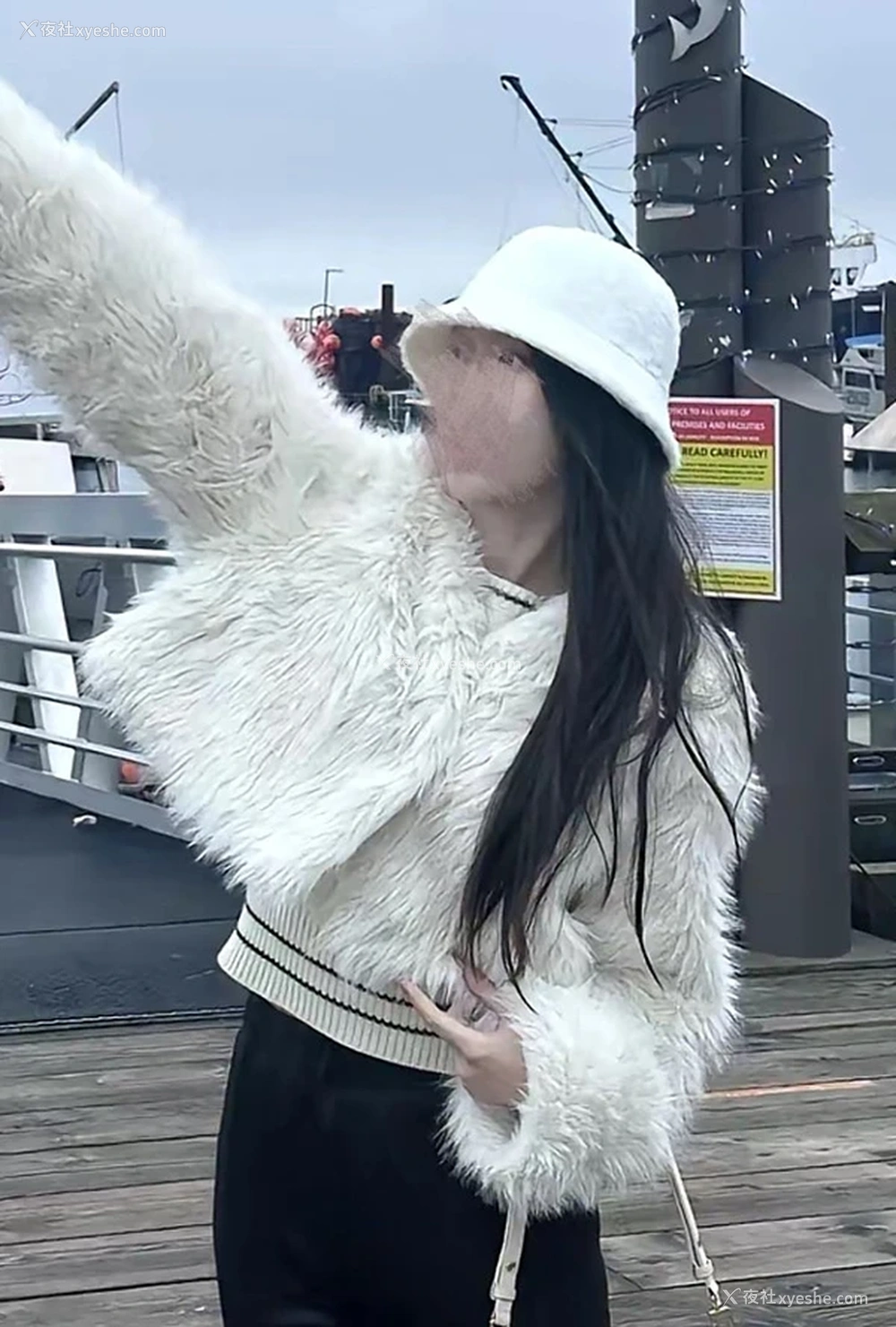 1P - 福利姬美女屁小六的私拍尺度视图大方展示自我