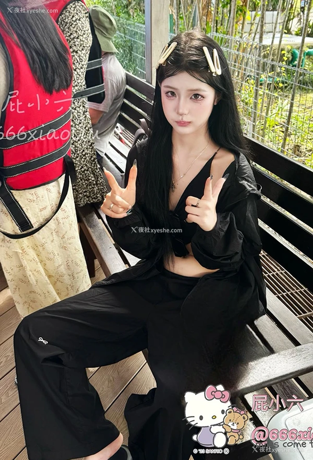 1P - 福利姬美女屁小六的私拍尺度视图大方展示自我