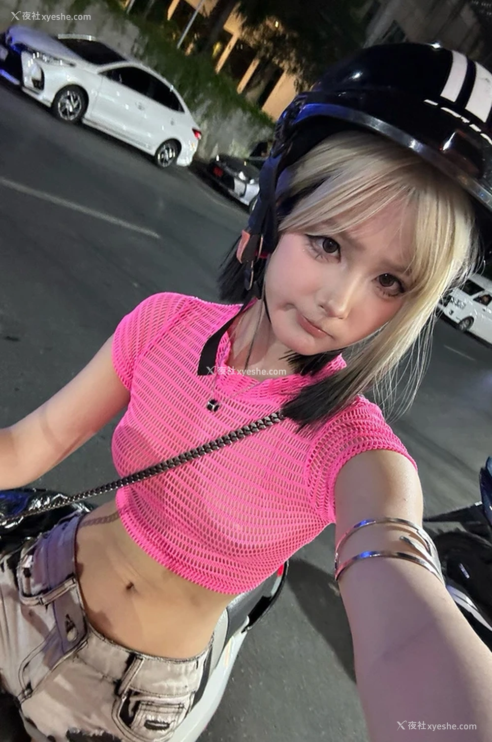 1P - 福利姬美女屁小六的私拍尺度视图大方展示自我