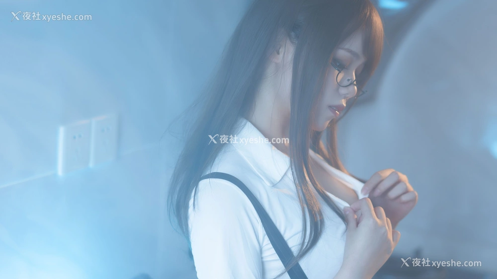1P - 七月喵子 – 眼镜娘1号