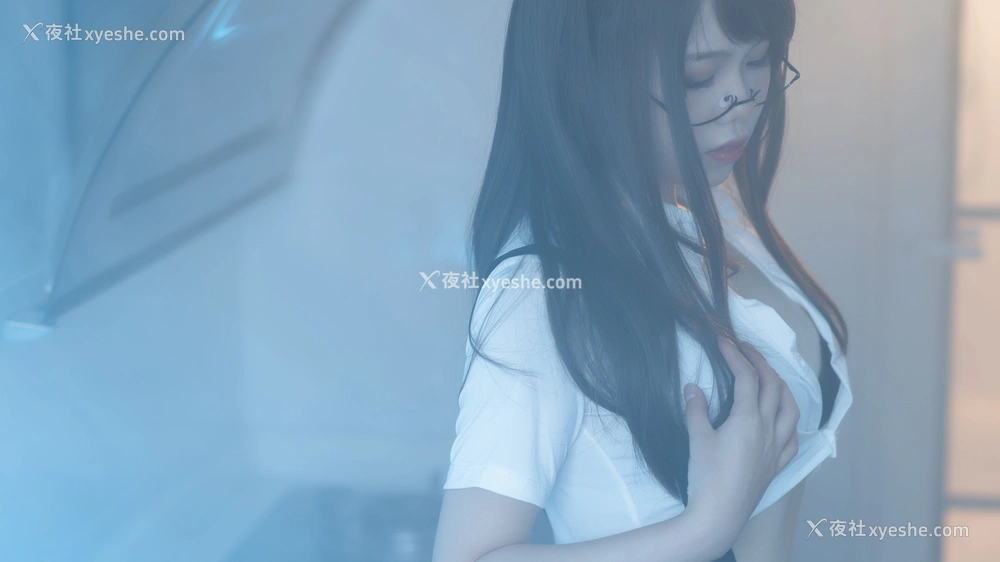 1P - 七月喵子 – 眼镜娘1号