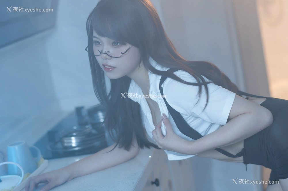 1P - 七月喵子 – 眼镜娘1号