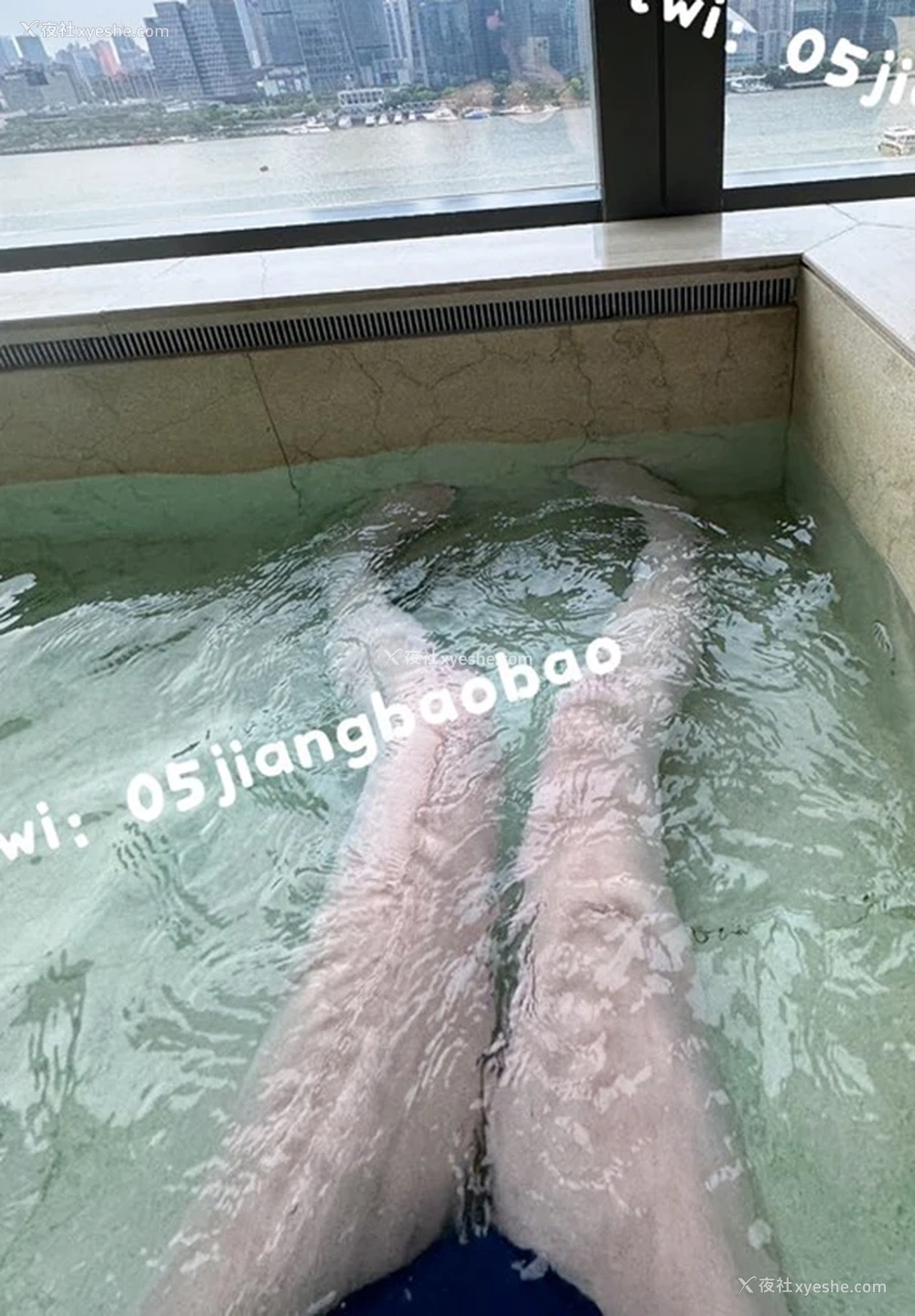 1P - 粉嫩白虎福利姬@一只小透明 尺度私拍视图合集