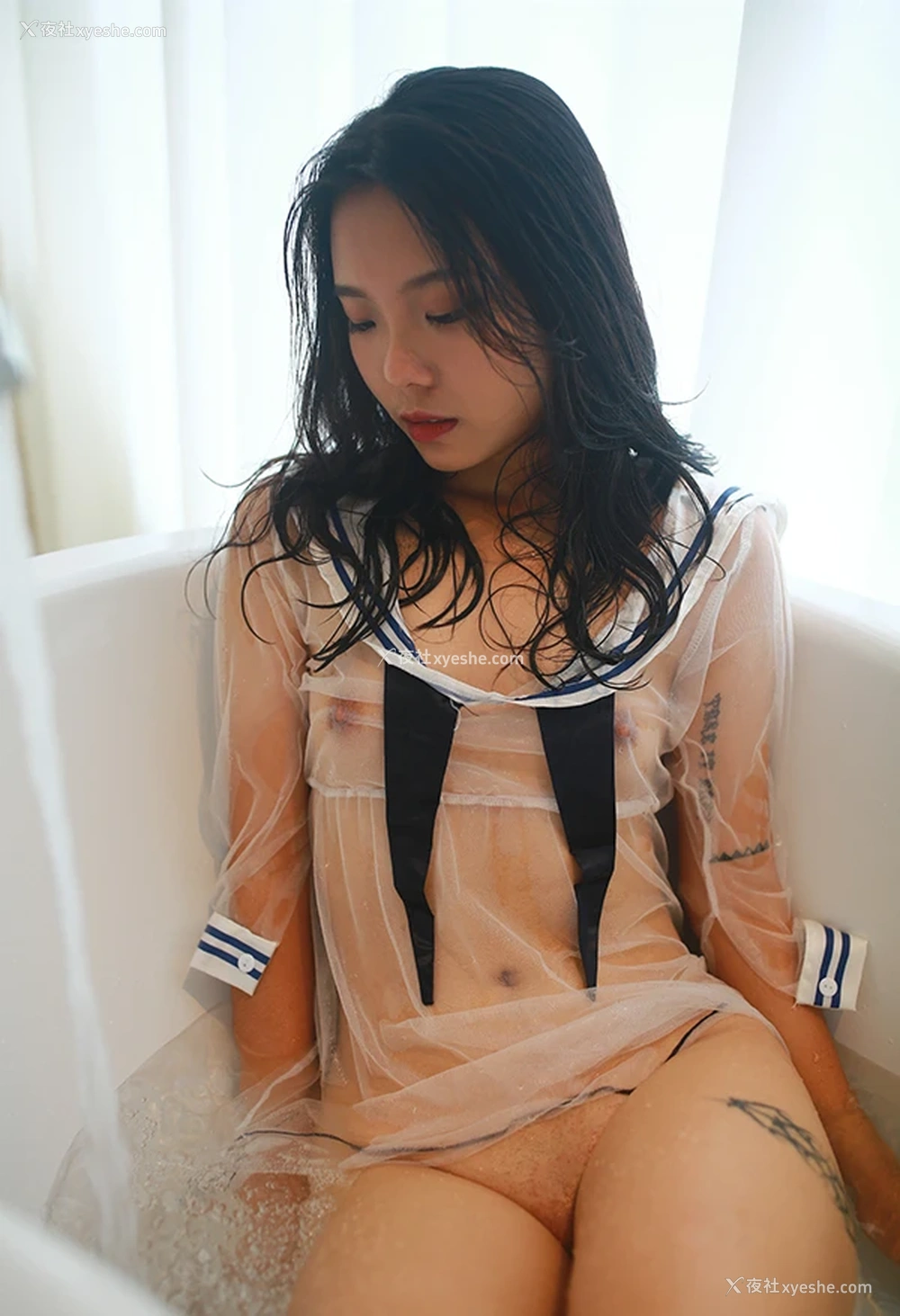1P - 人气模特黄雅琪ijoycebabe酒店私拍人体图集
