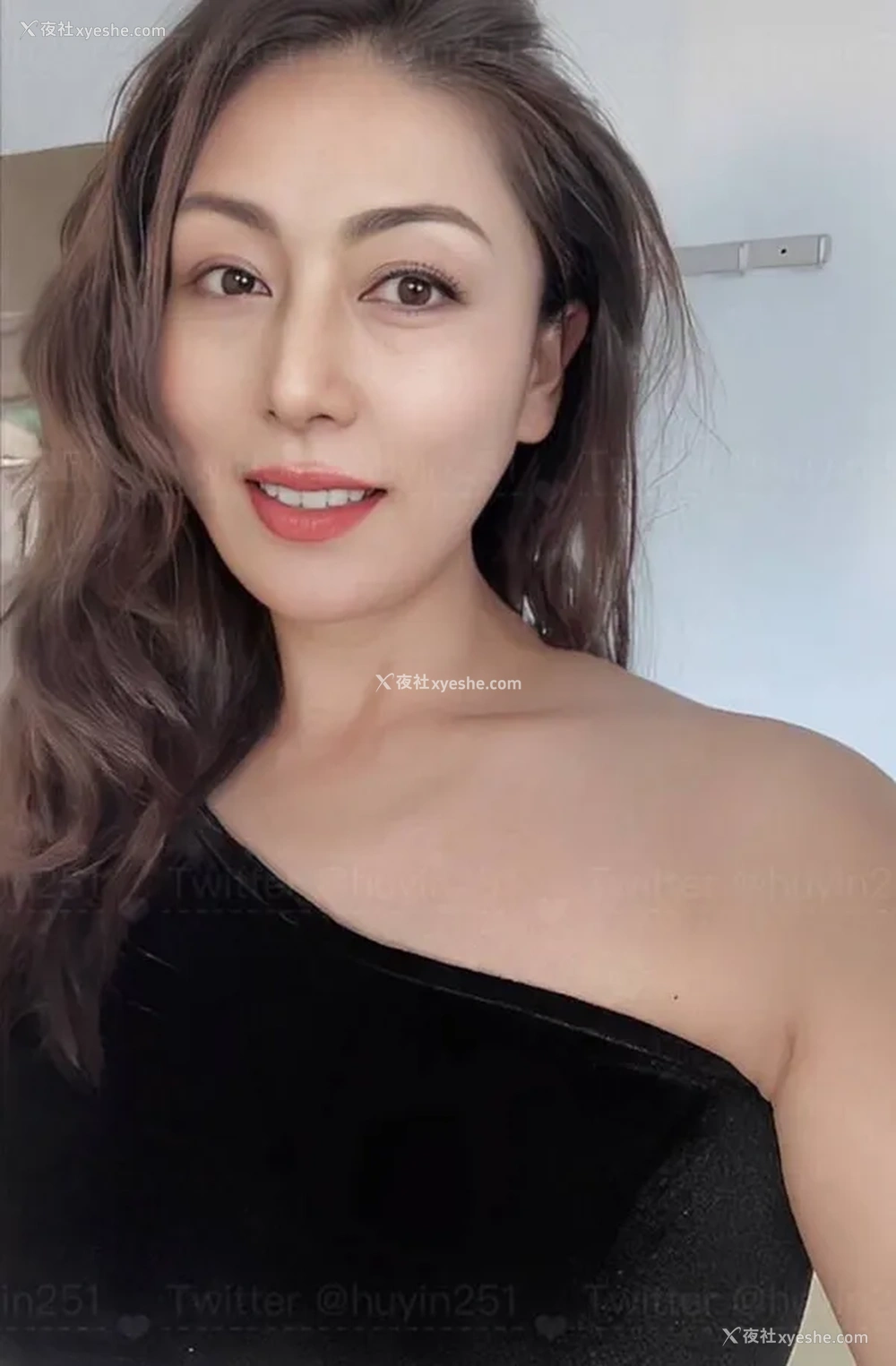 1P - 熟女徐娘不老女神居家私拍尺度视图