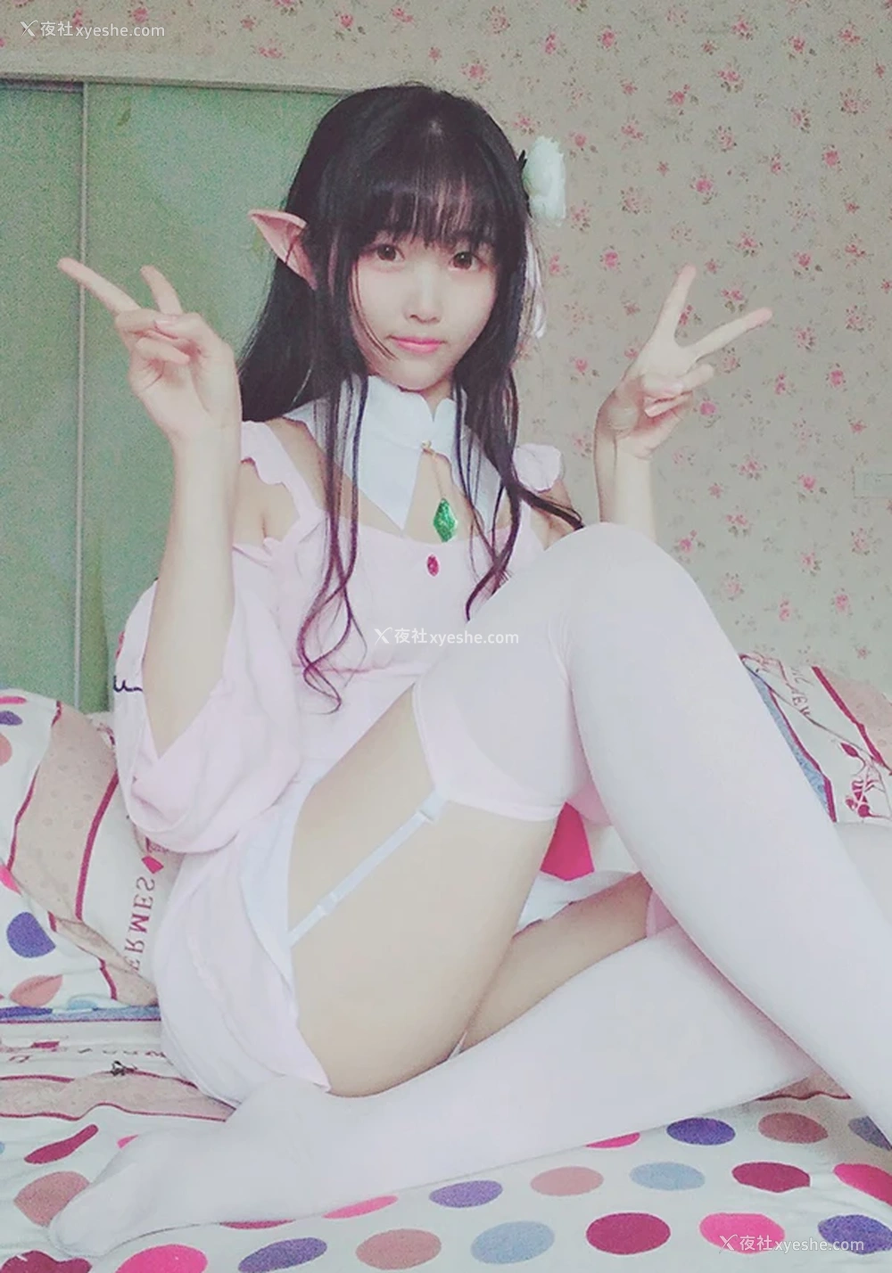1P - 福利姬啪喵少女的私拍尺度图集