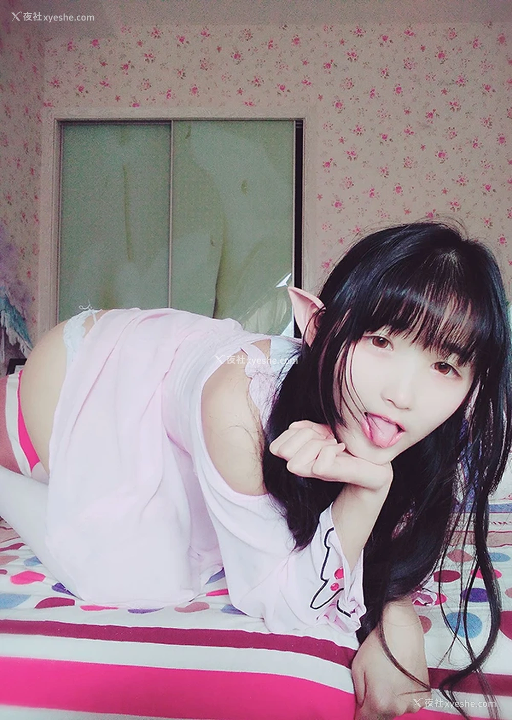 1P - 福利姬啪喵少女的私拍尺度图集