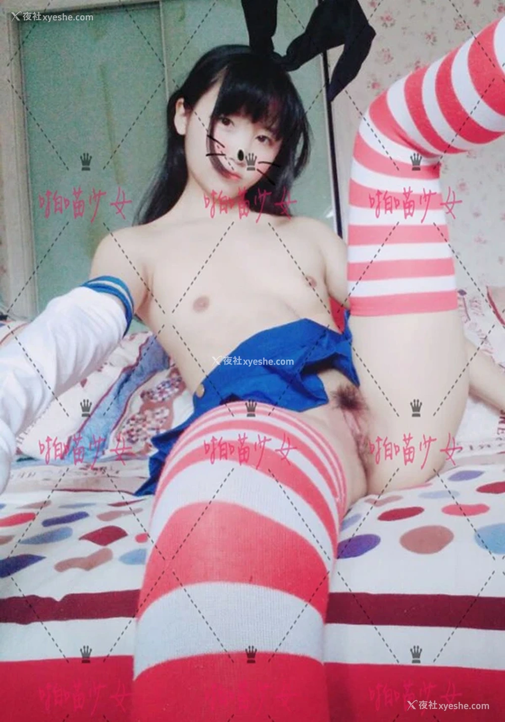 1P - 福利姬啪喵少女的私拍尺度图集