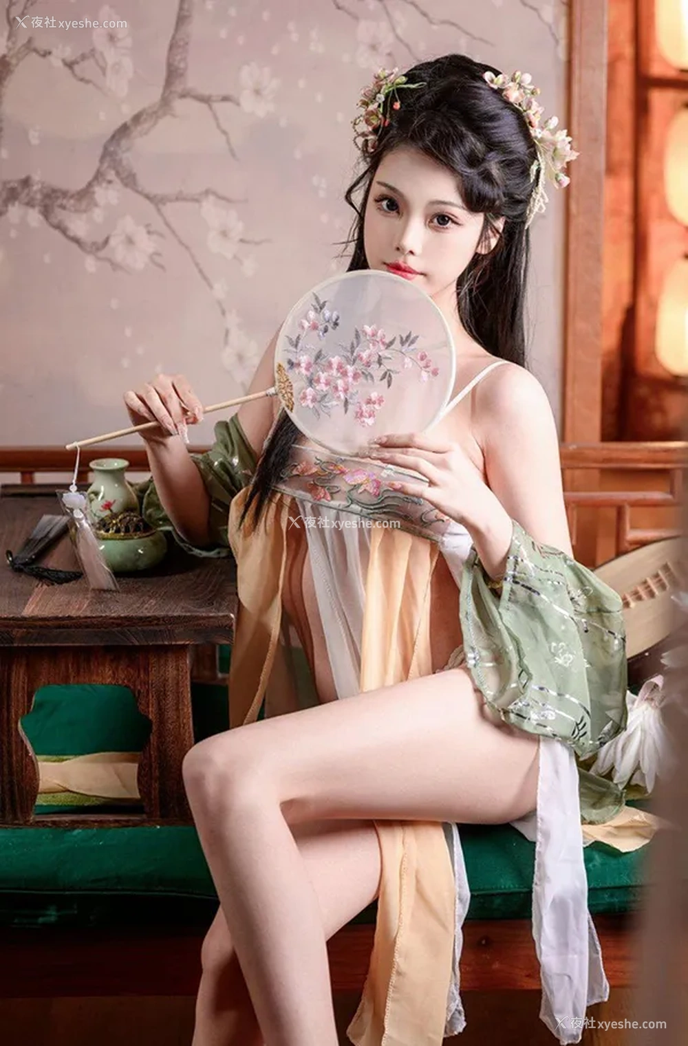 1P - 网红美女蜜汁貓裘 粉黛小家碧玉闺房诱惑