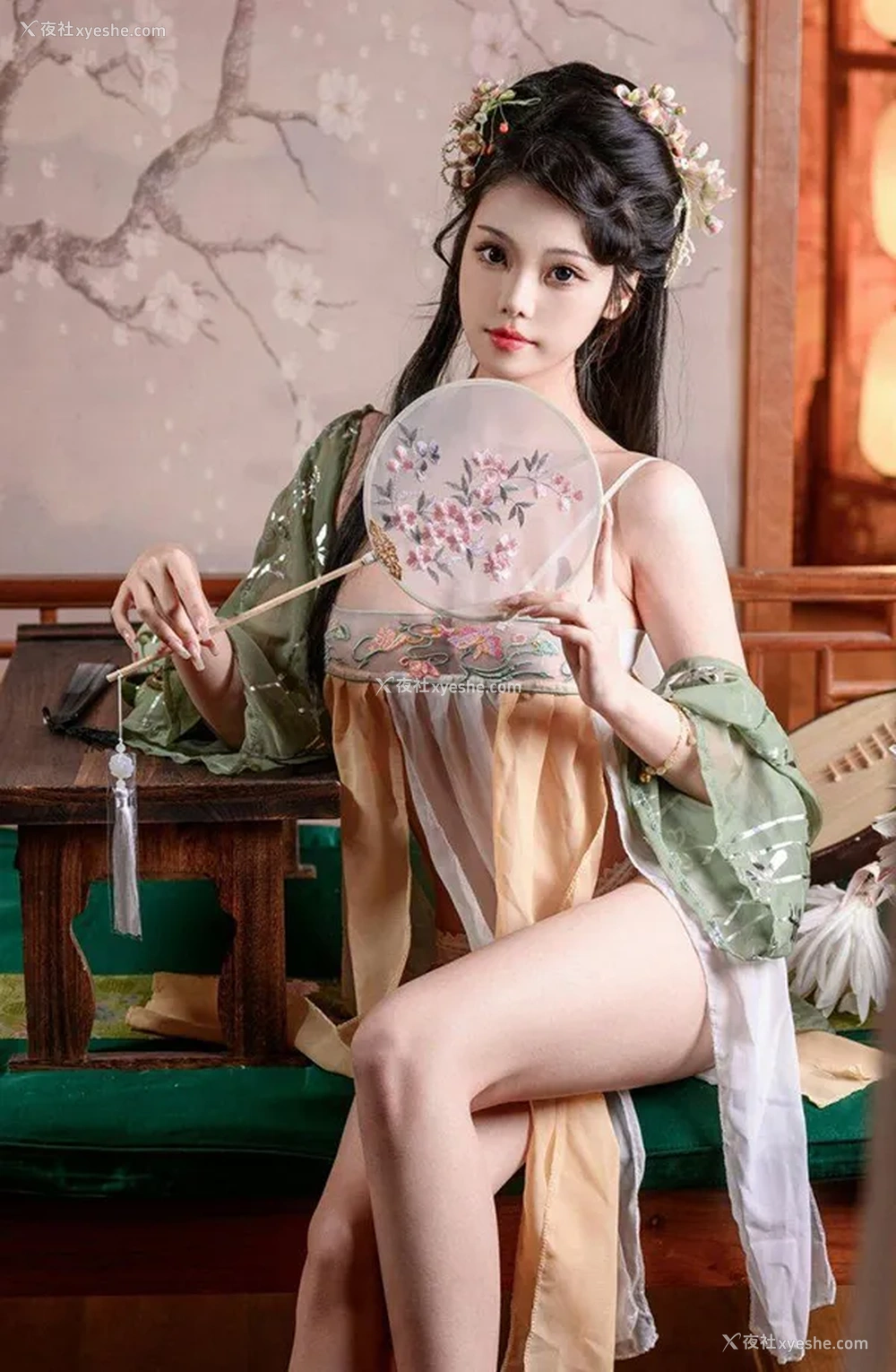 1P - 网红美女蜜汁貓裘 粉黛小家碧玉闺房诱惑