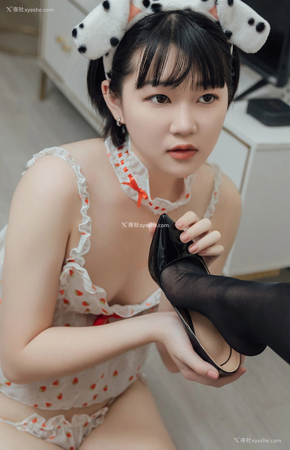 1P - 美女总裁Tiny和小秘乔安的SM调教日记2