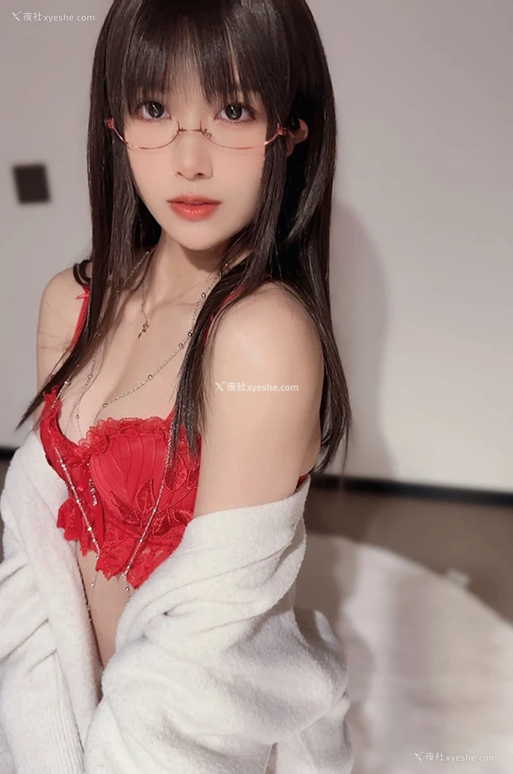1P - 网红美女布丁大法 覆盆子眼镜娘 诱惑写真