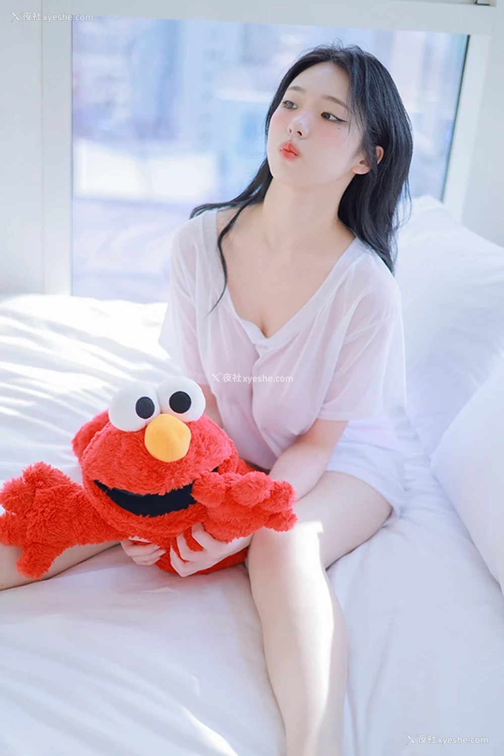 1P - 爆乳美女Yeon Woo 与她的Red Toy尺度写真