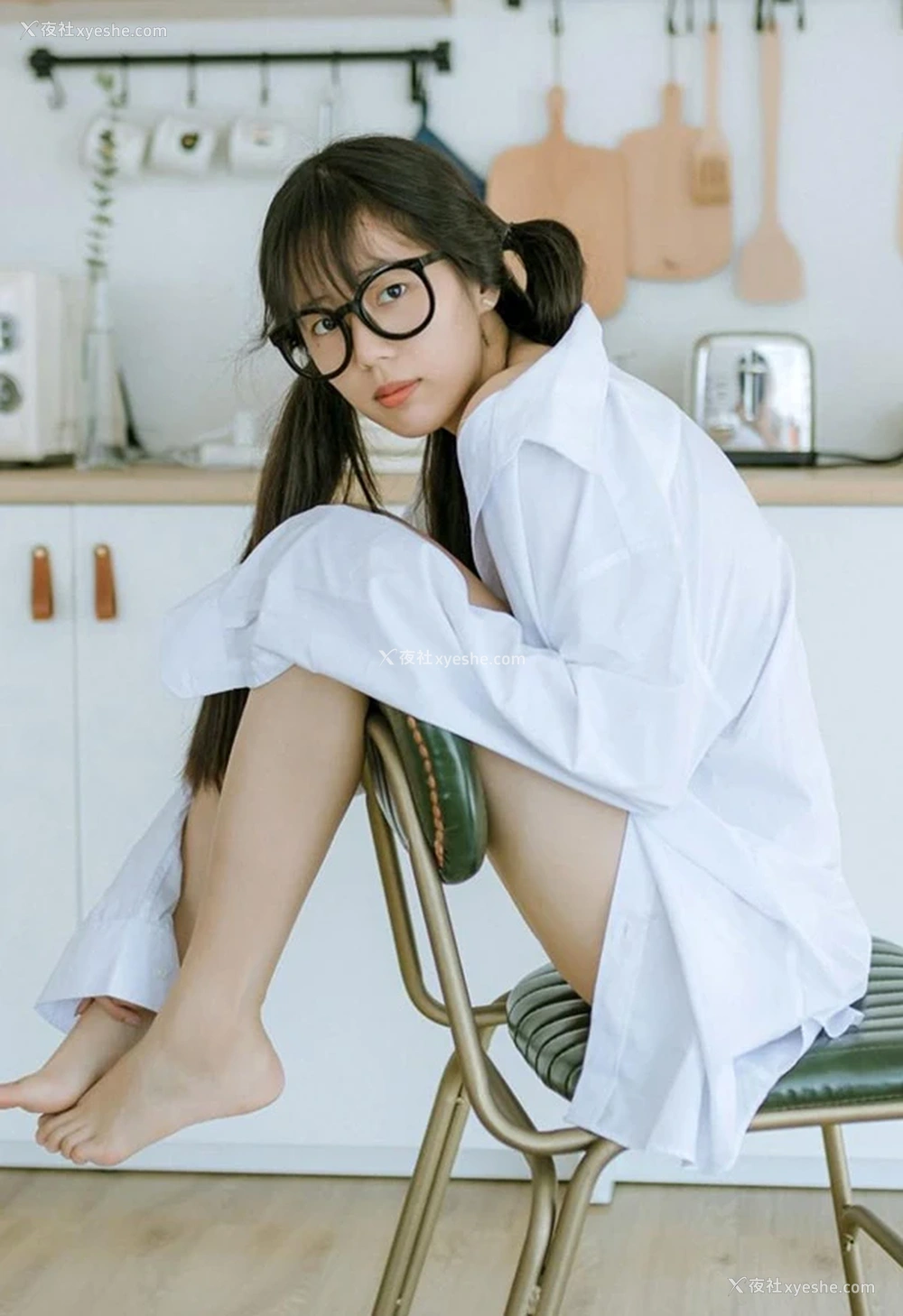 1P - 摄影师作品镜头下活生活色的美女人体尺度图
