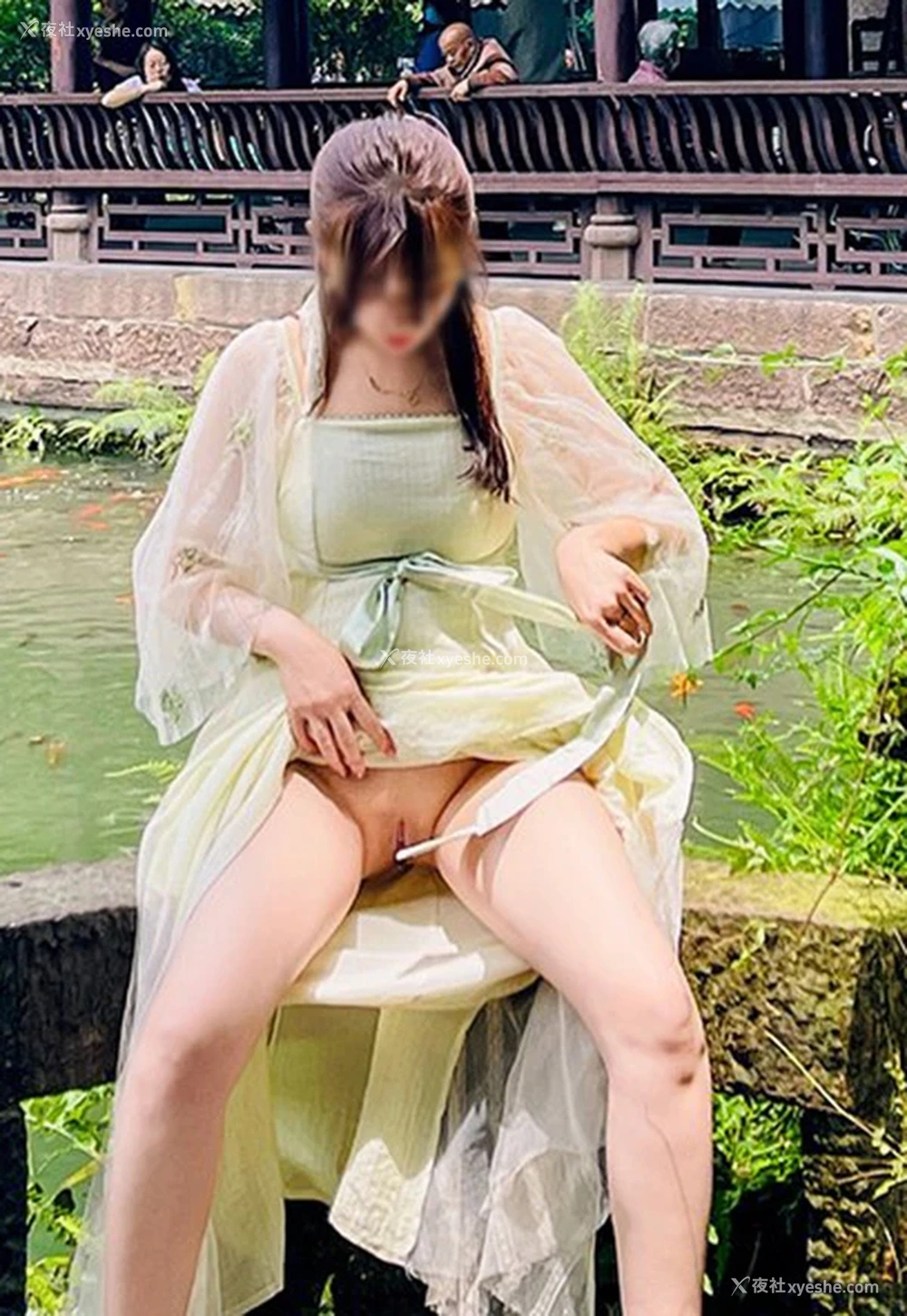 1P - 露出系反差人妻@露小爱 尺度私拍视图合集