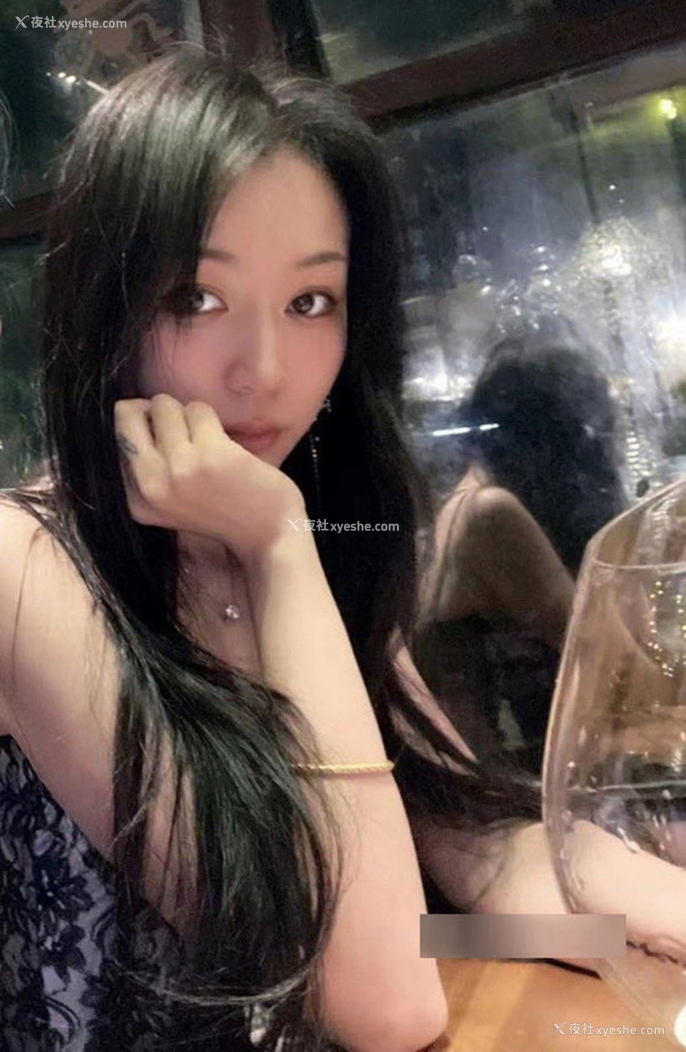 1P - 露出系人妻@彤彤乖 私拍尺度作品合集