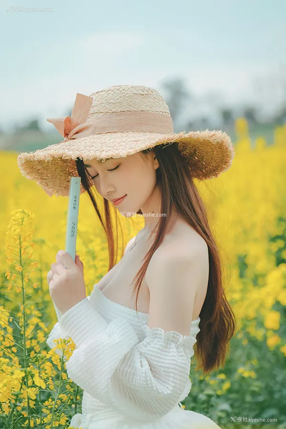 1P - 极品女神年年 油菜花地里的野趣无圣光美图