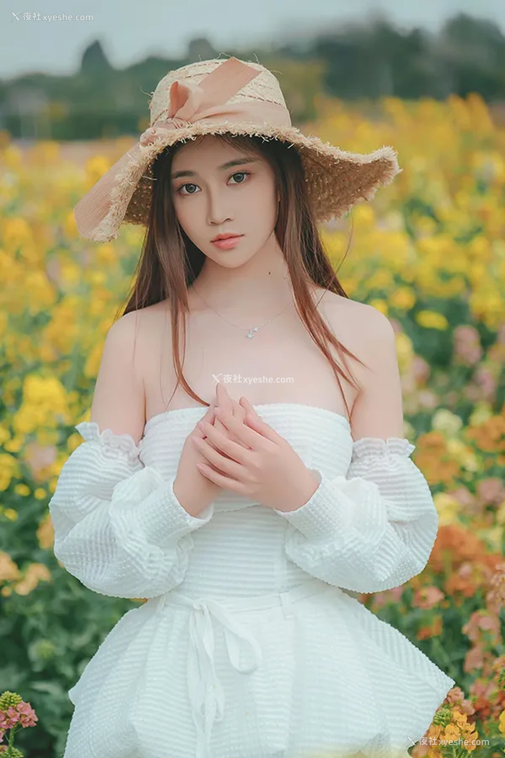 1P - 极品女神年年 油菜花地里的野趣无圣光美图