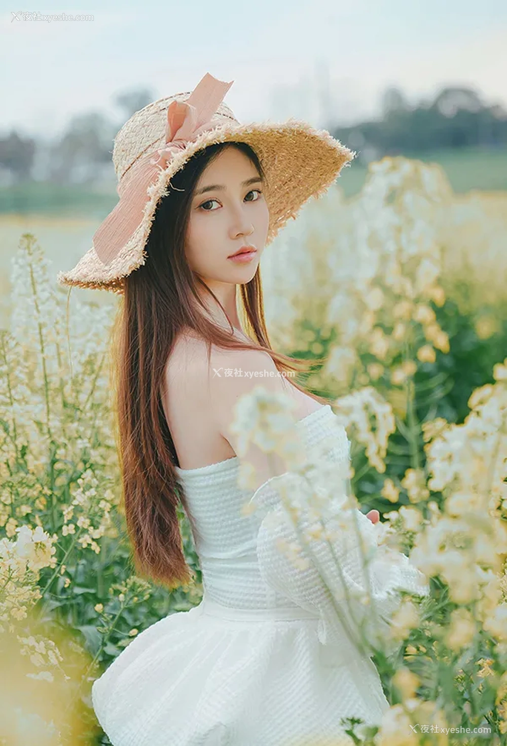 1P - 极品女神年年 油菜花地里的野趣无圣光美图