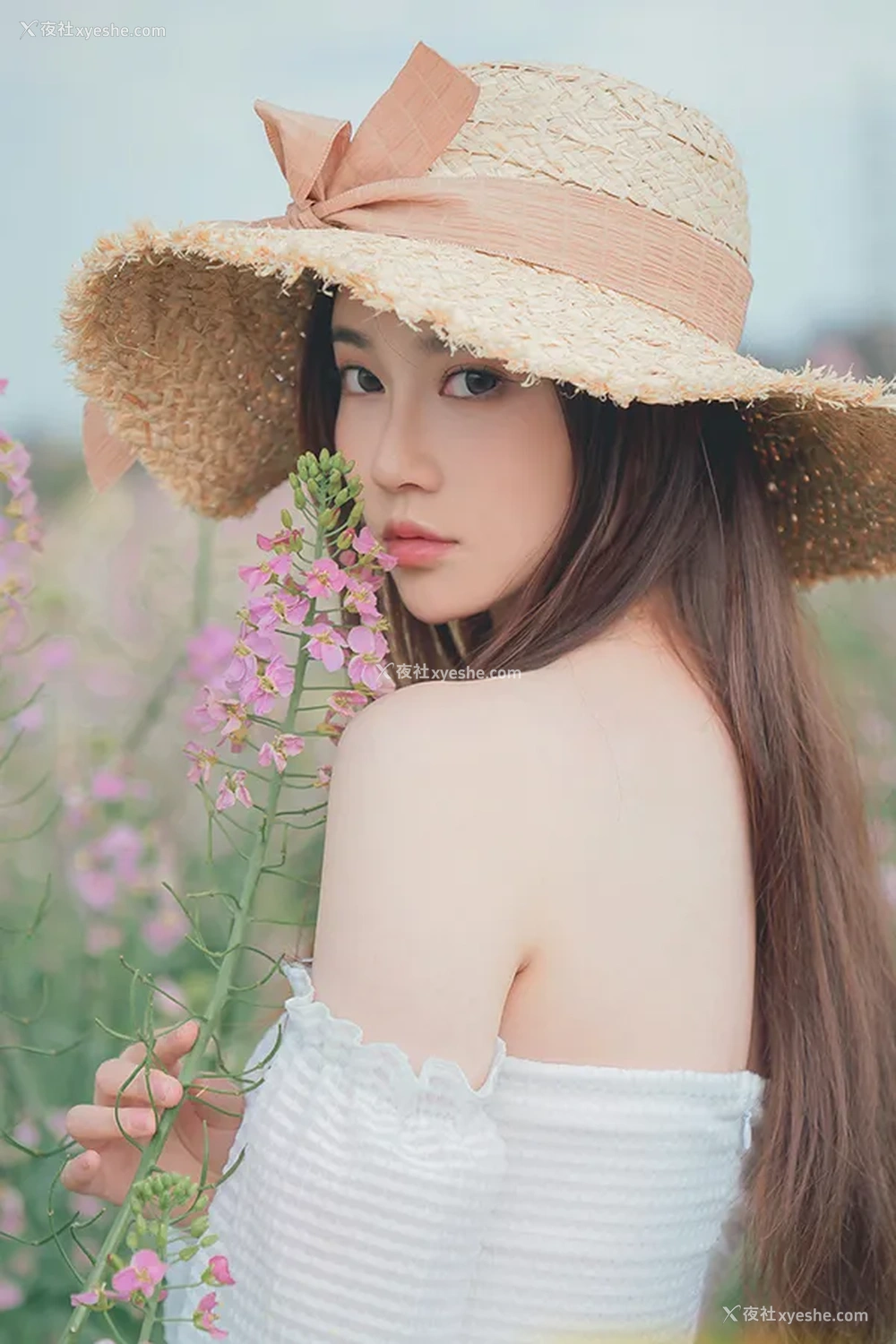 1P - 极品女神年年 油菜花地里的野趣无圣光美图