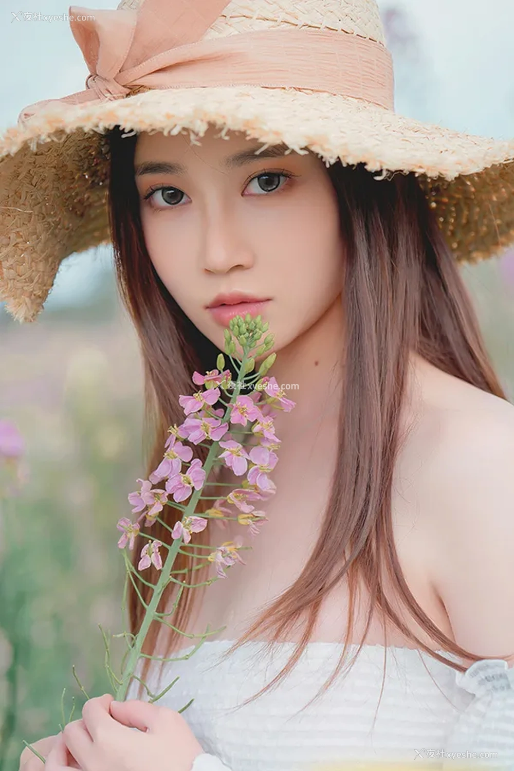 1P - 极品女神年年 油菜花地里的野趣无圣光美图