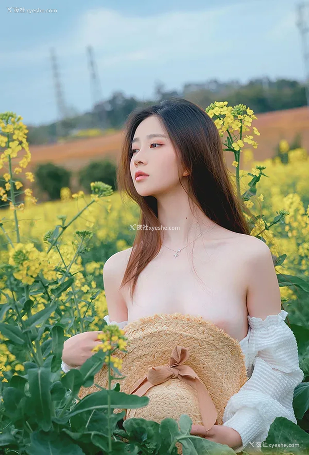 1P - 极品女神年年 油菜花地里的野趣无圣光美图