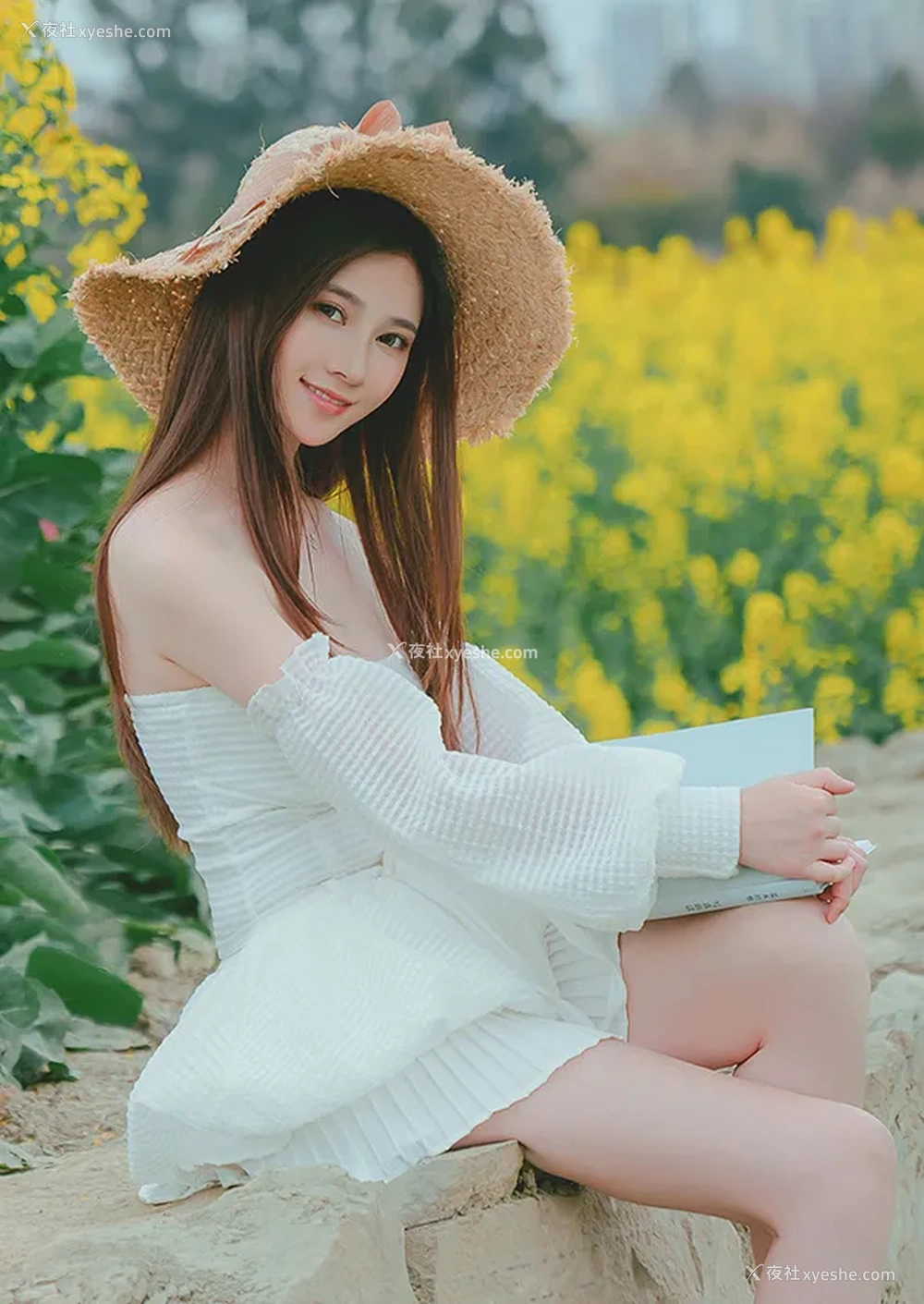 1P - 极品女神年年 油菜花地里的野趣无圣光美图