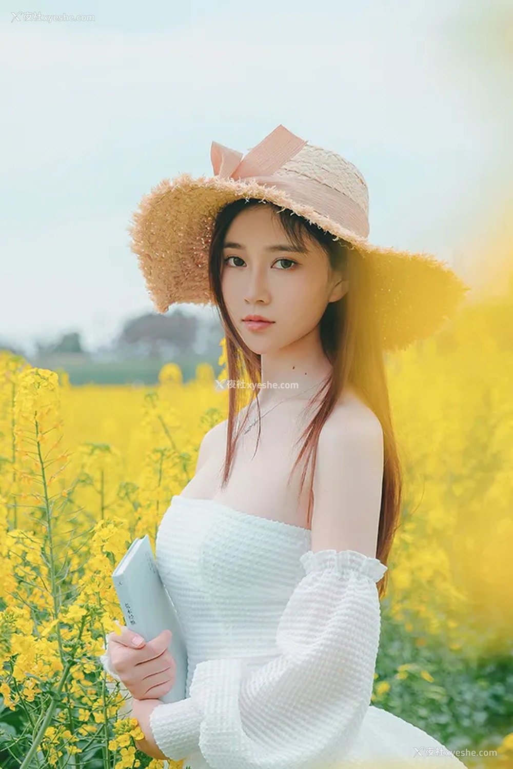 1P - 极品女神年年 油菜花地里的野趣无圣光美图