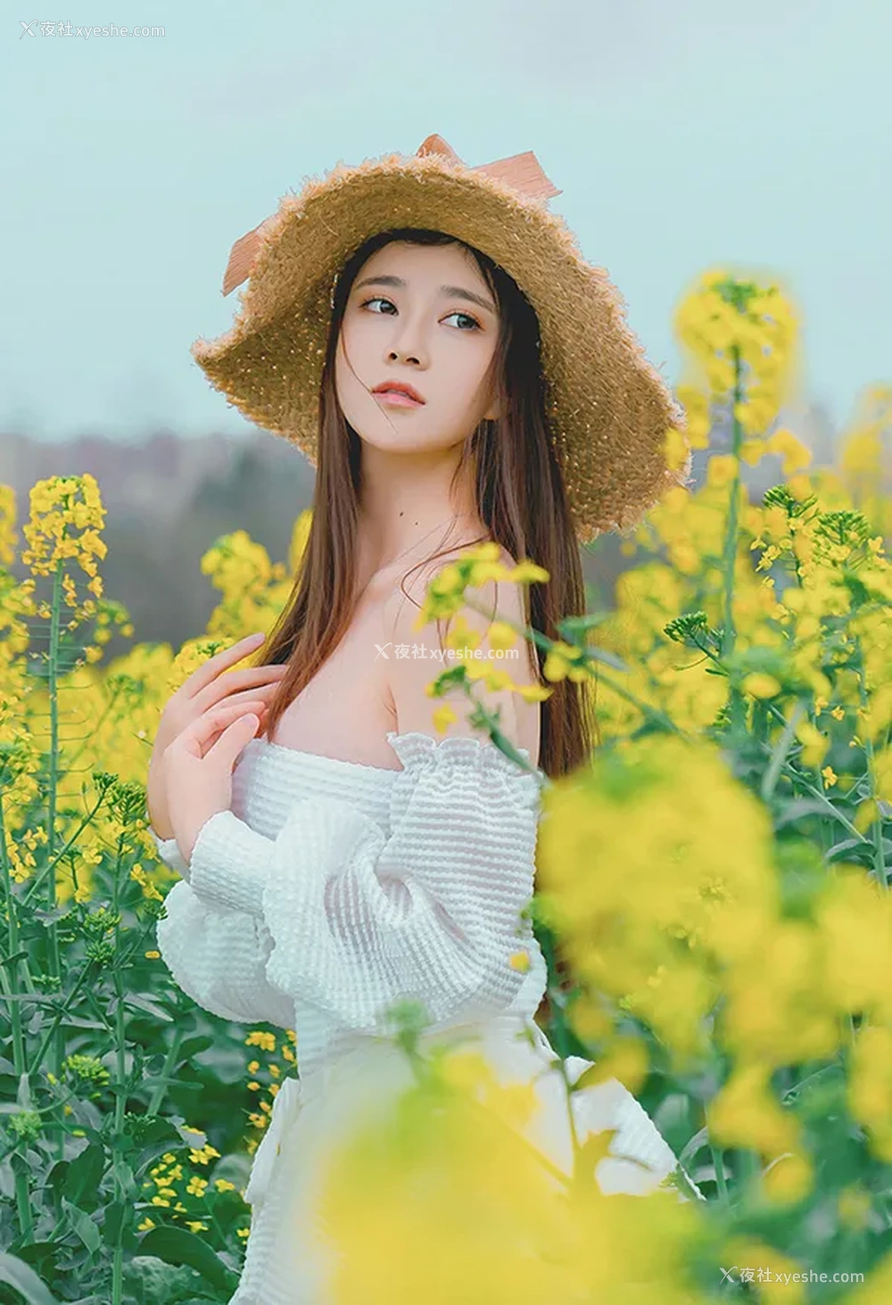 1P - 极品女神年年 油菜花地里的野趣无圣光美图