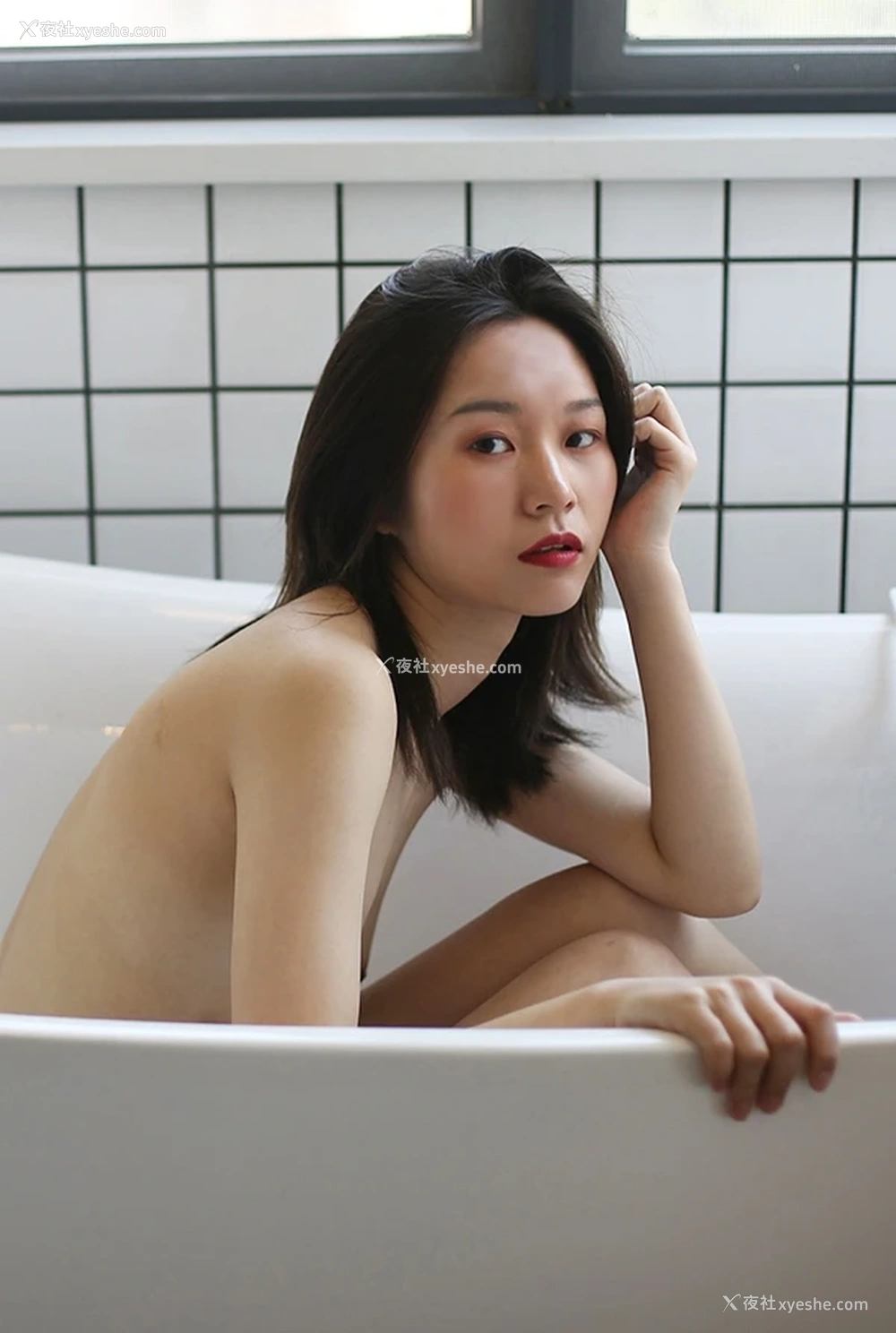 1P - 眉清目秀正点素人美女KK私拍唯美图集