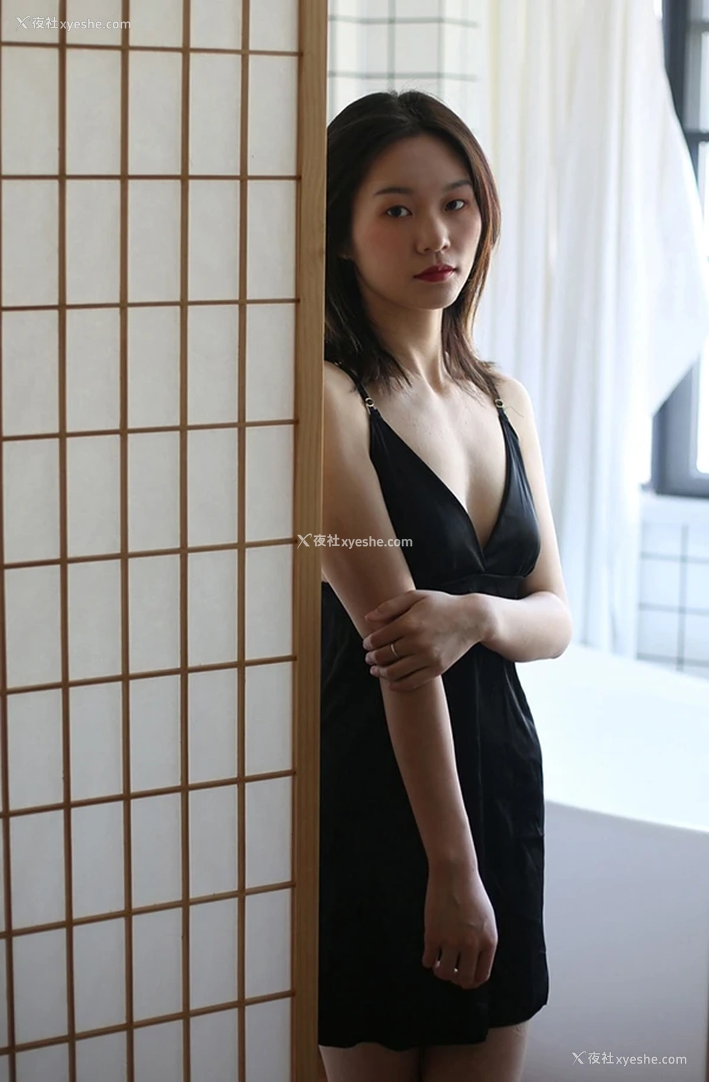 1P - 眉清目秀正点素人美女KK私拍唯美图集