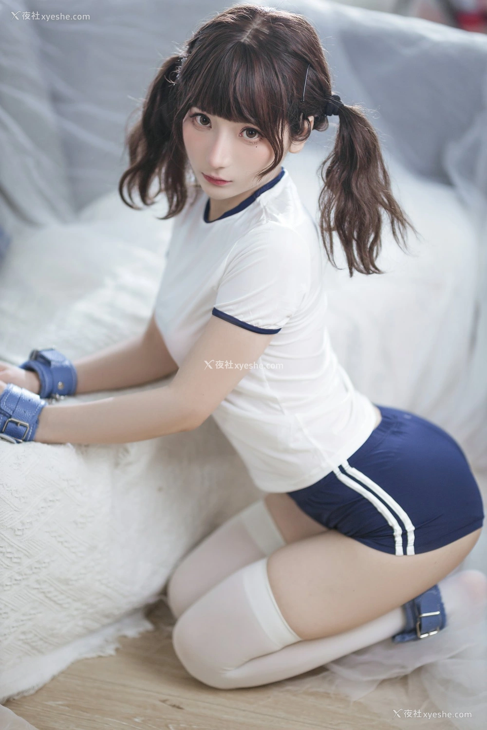 1P - 是三不是世w – 束缚