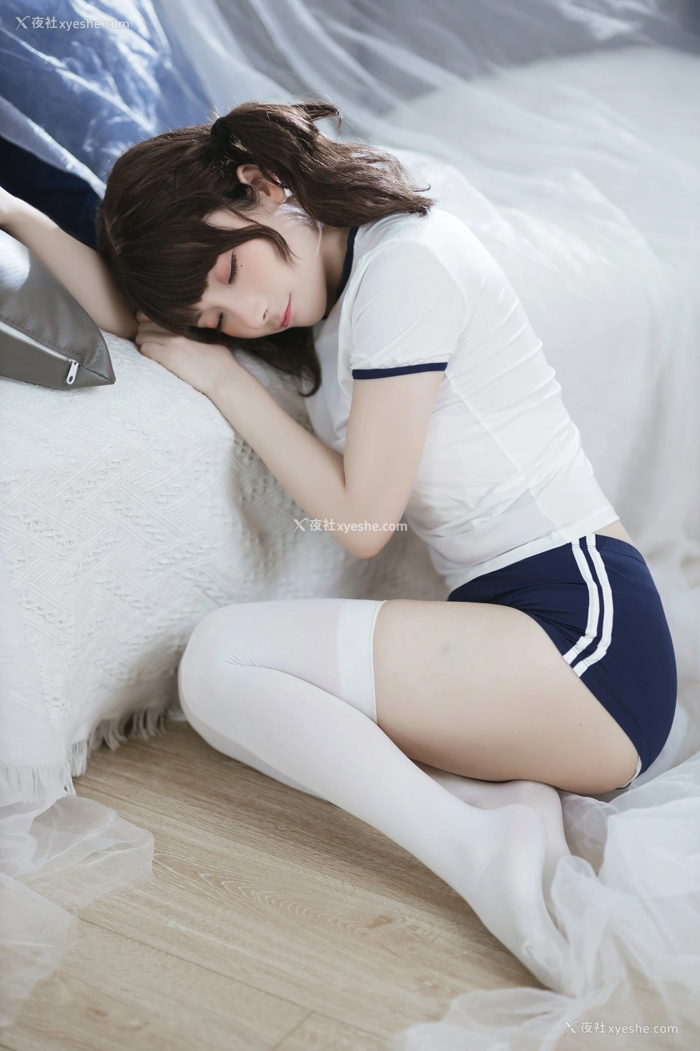 1P - 是三不是世w – 束缚