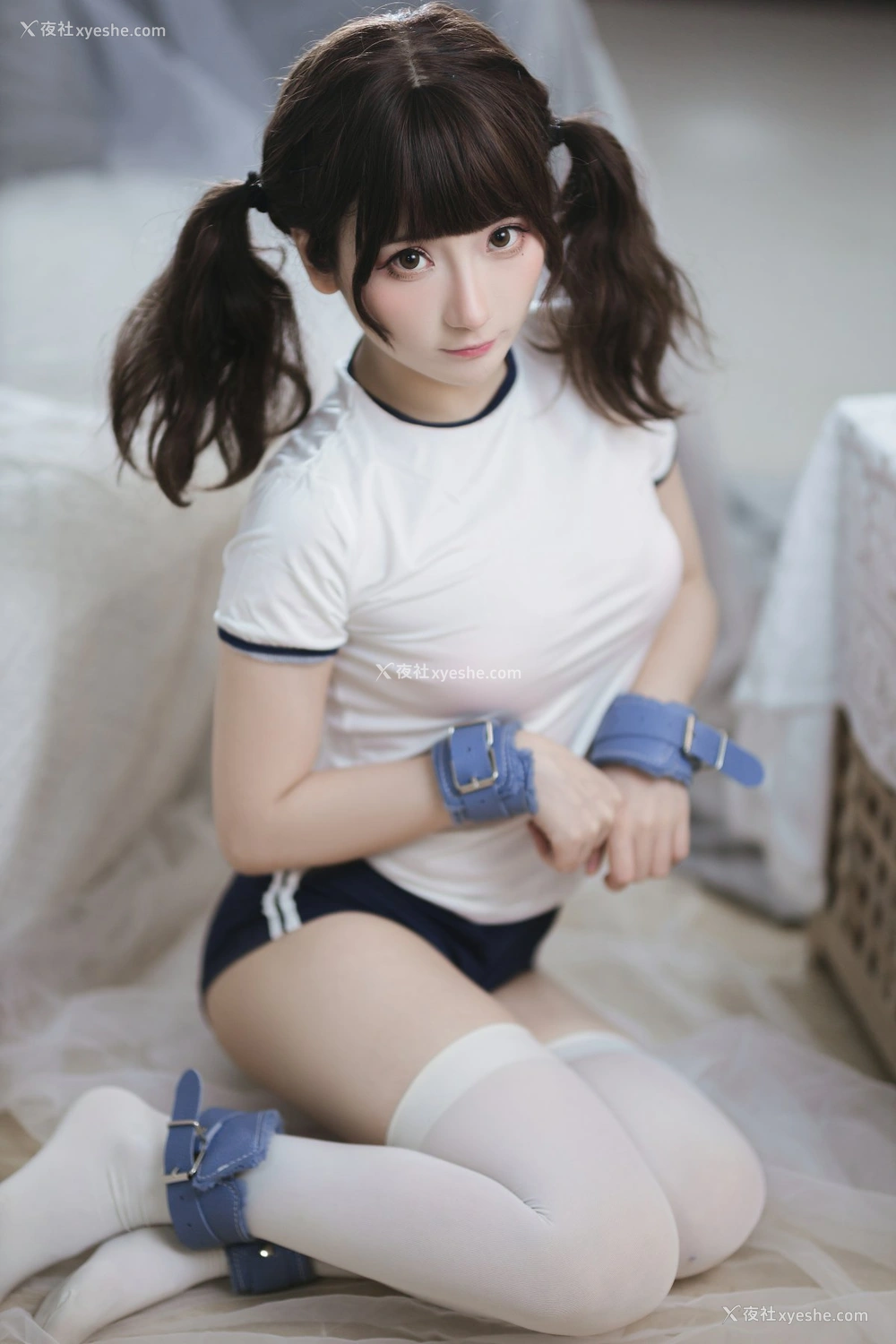 1P - 是三不是世w – 束缚