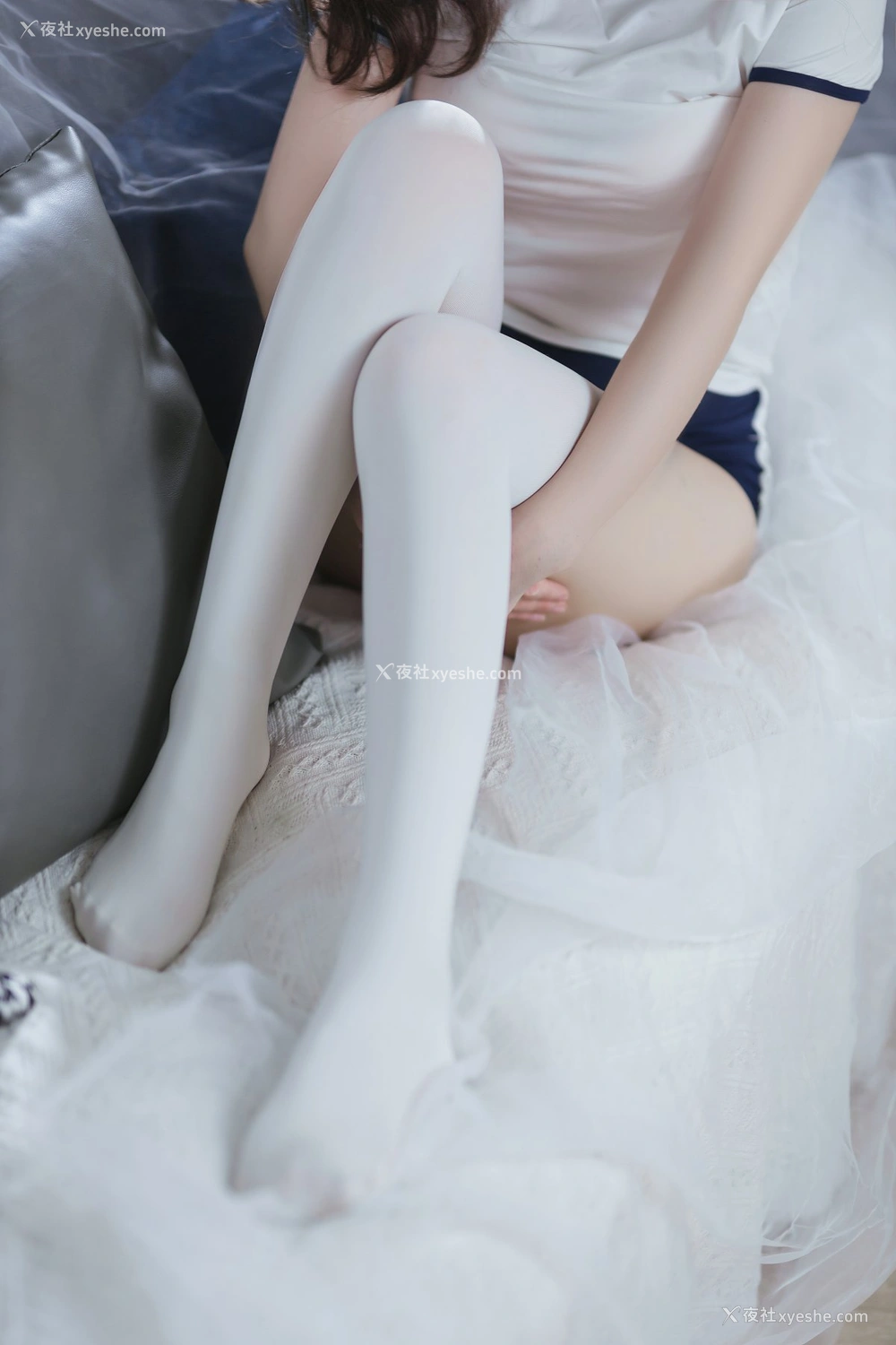 1P - 是三不是世w – 束缚