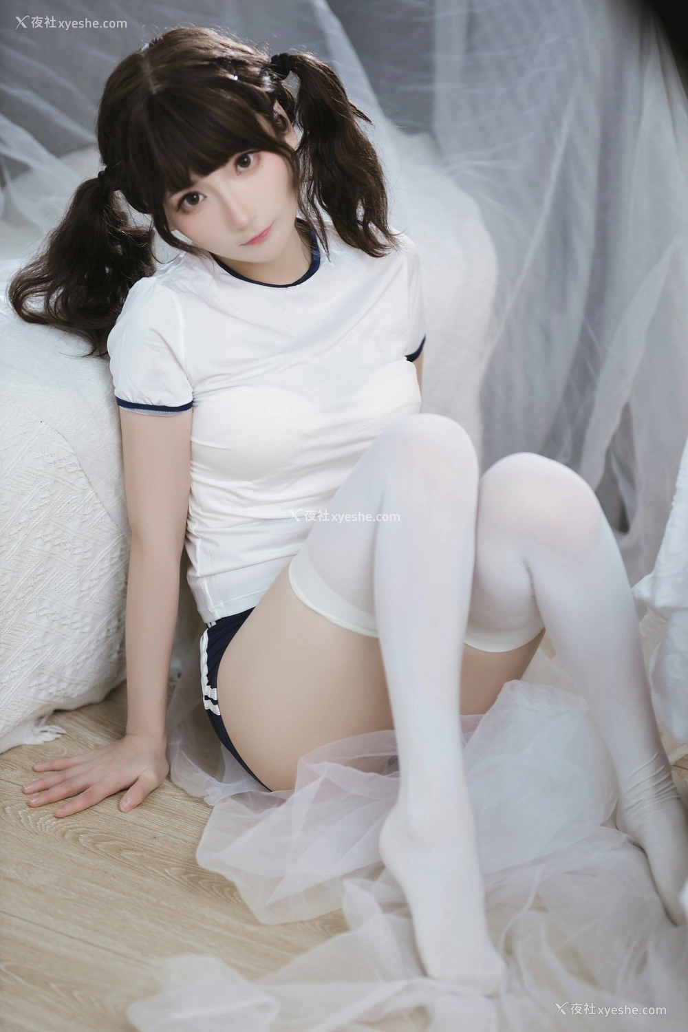 1P - 是三不是世w – 束缚