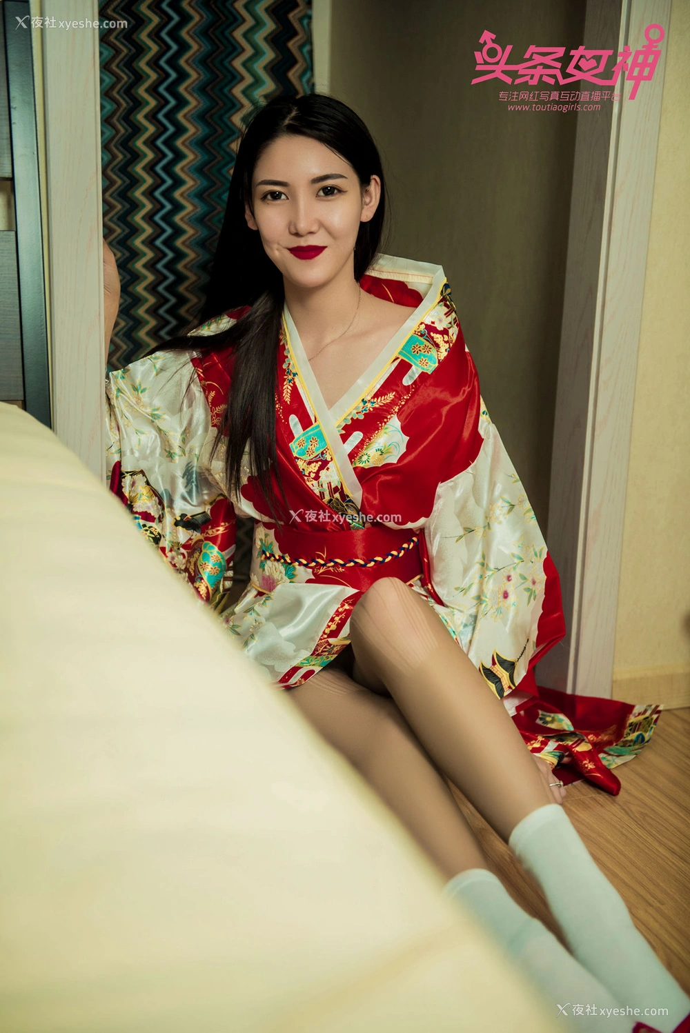 1P - [TouTiao头条女神] 冯雪娇 和服之韵