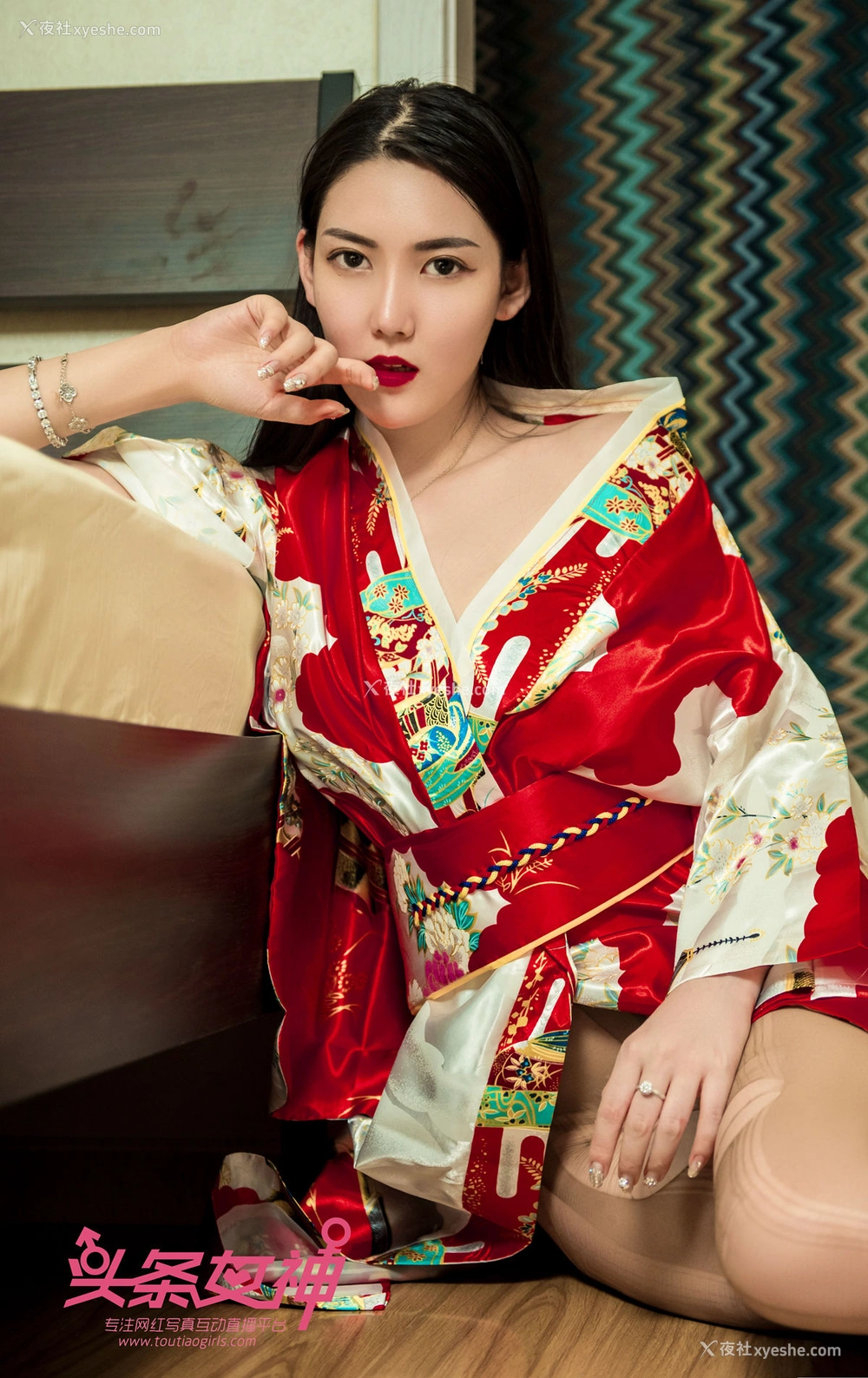 1P - [TouTiao头条女神] 冯雪娇 和服之韵